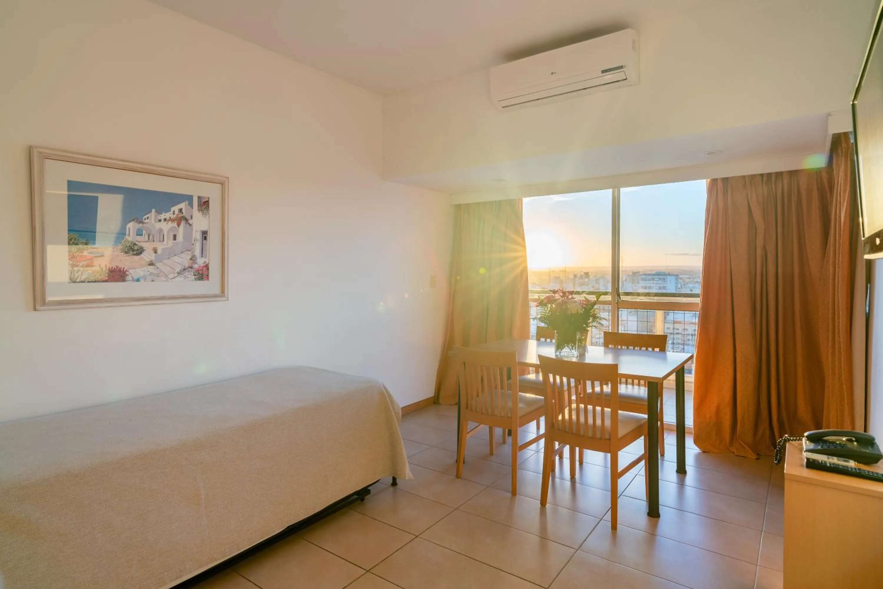 Photo of the whole room in Bristol Apart Hotel