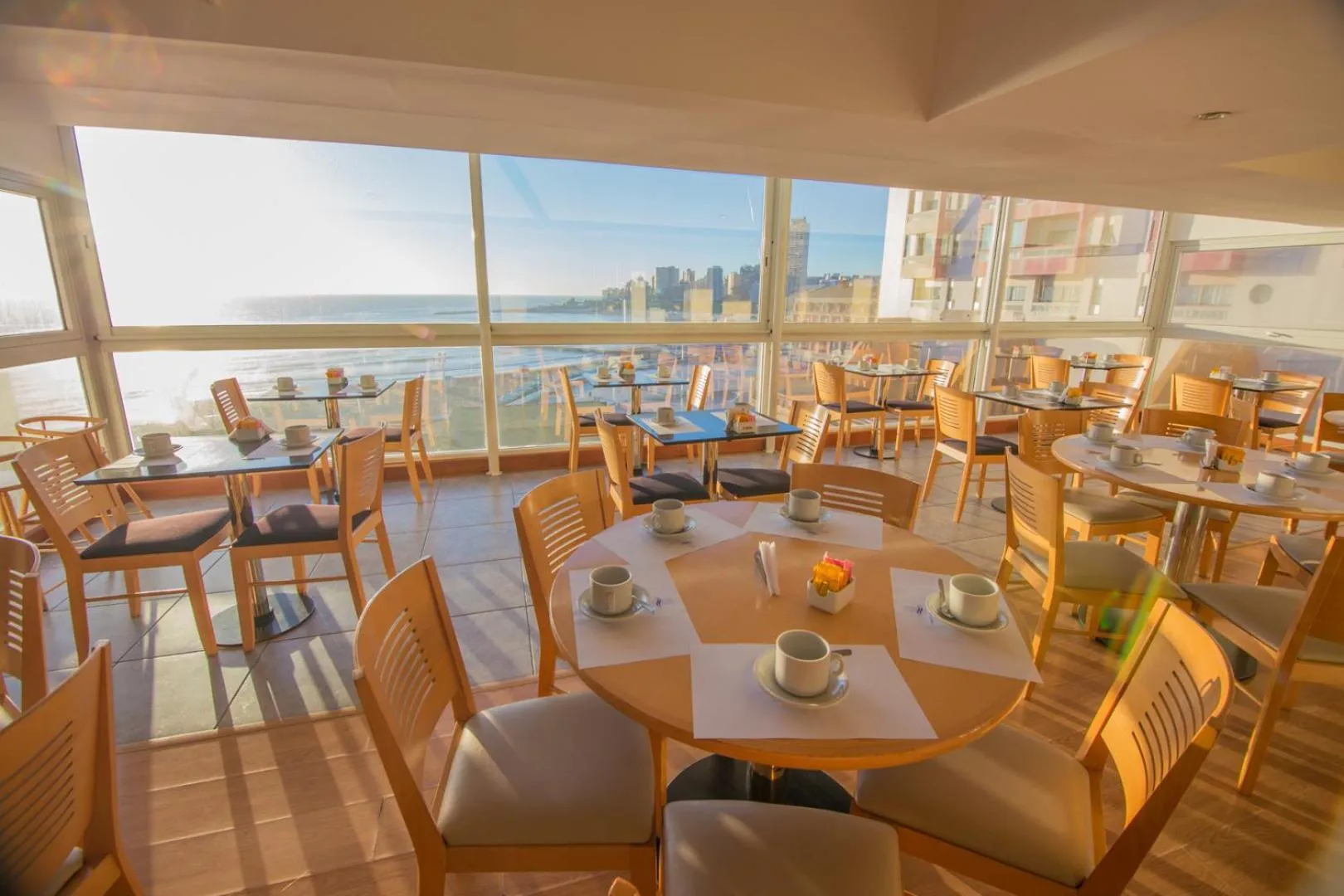 Restaurant/places to eat in Bristol Apart Hotel