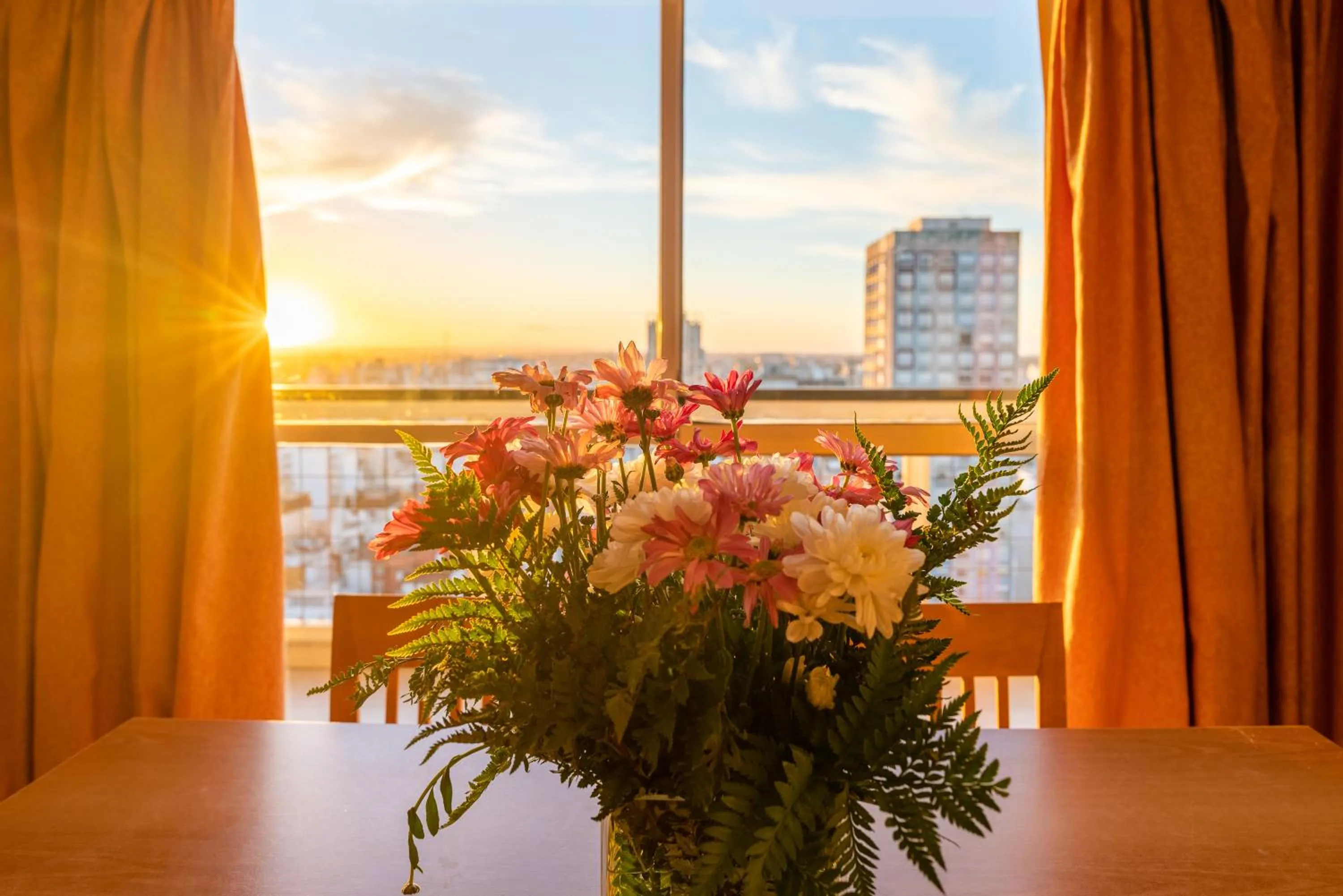 Sunset in Bristol Apart Hotel