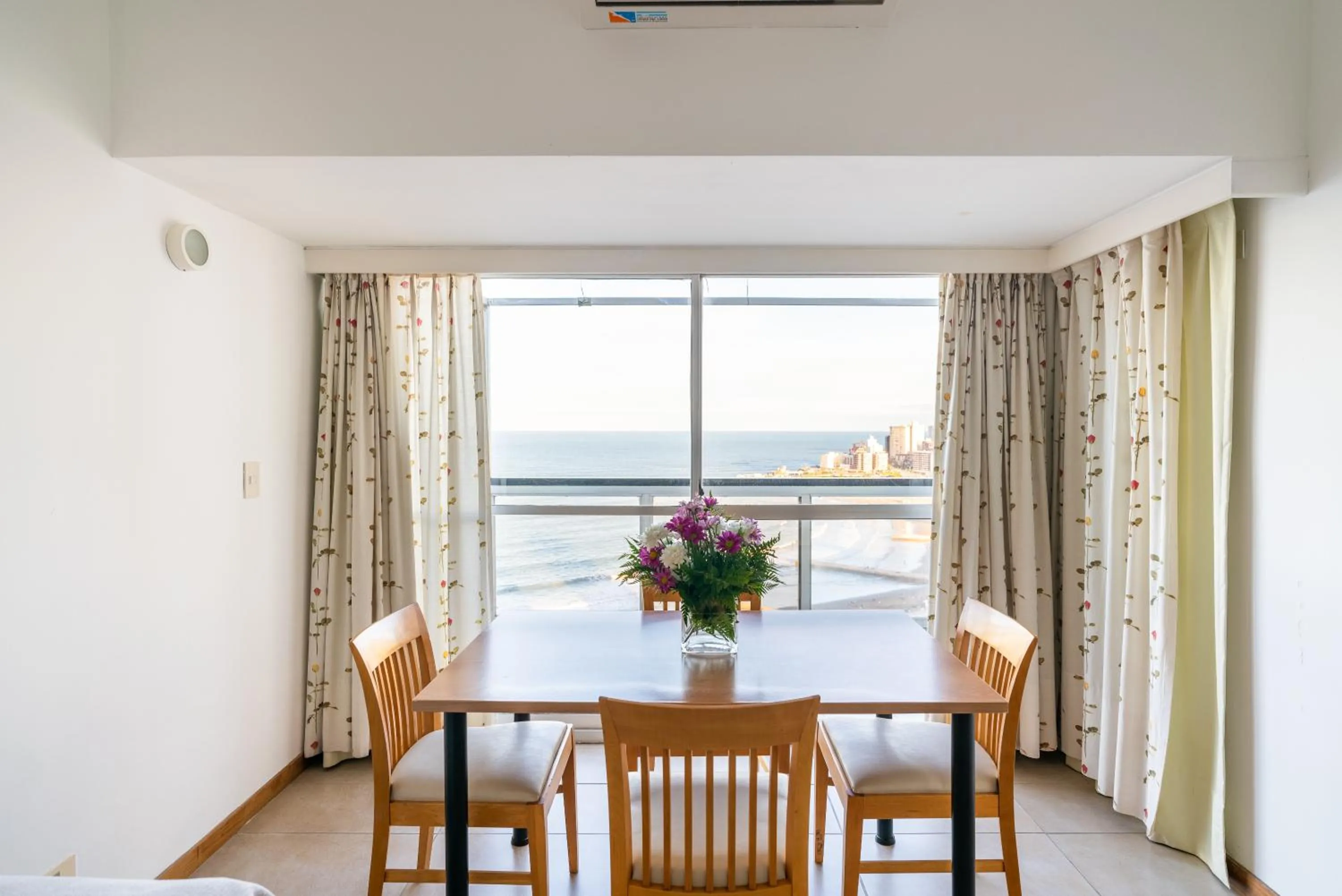 Sea view in Bristol Apart Hotel