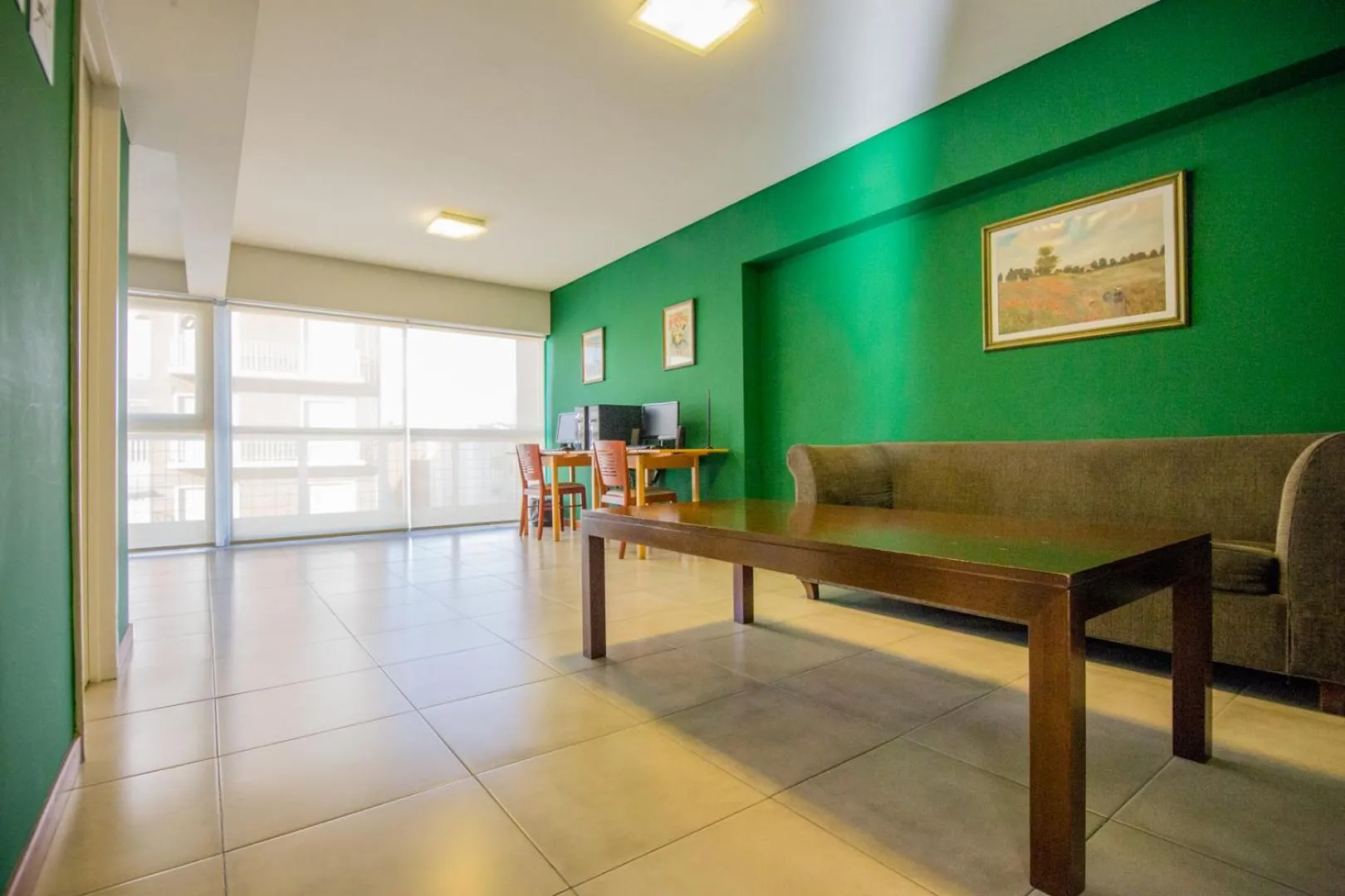 Living room in Bristol Apart Hotel