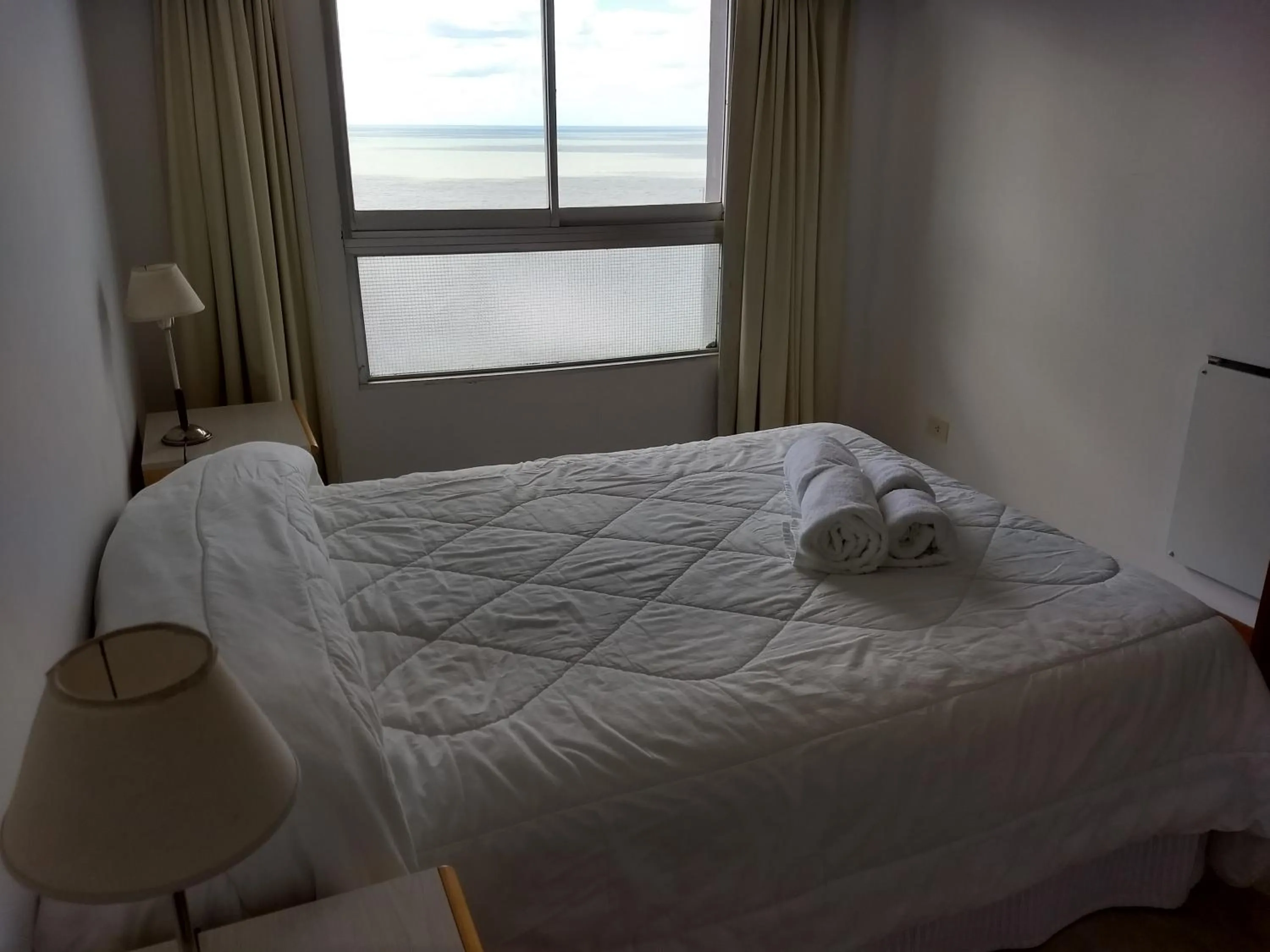 Bed in Bristol Apart Hotel