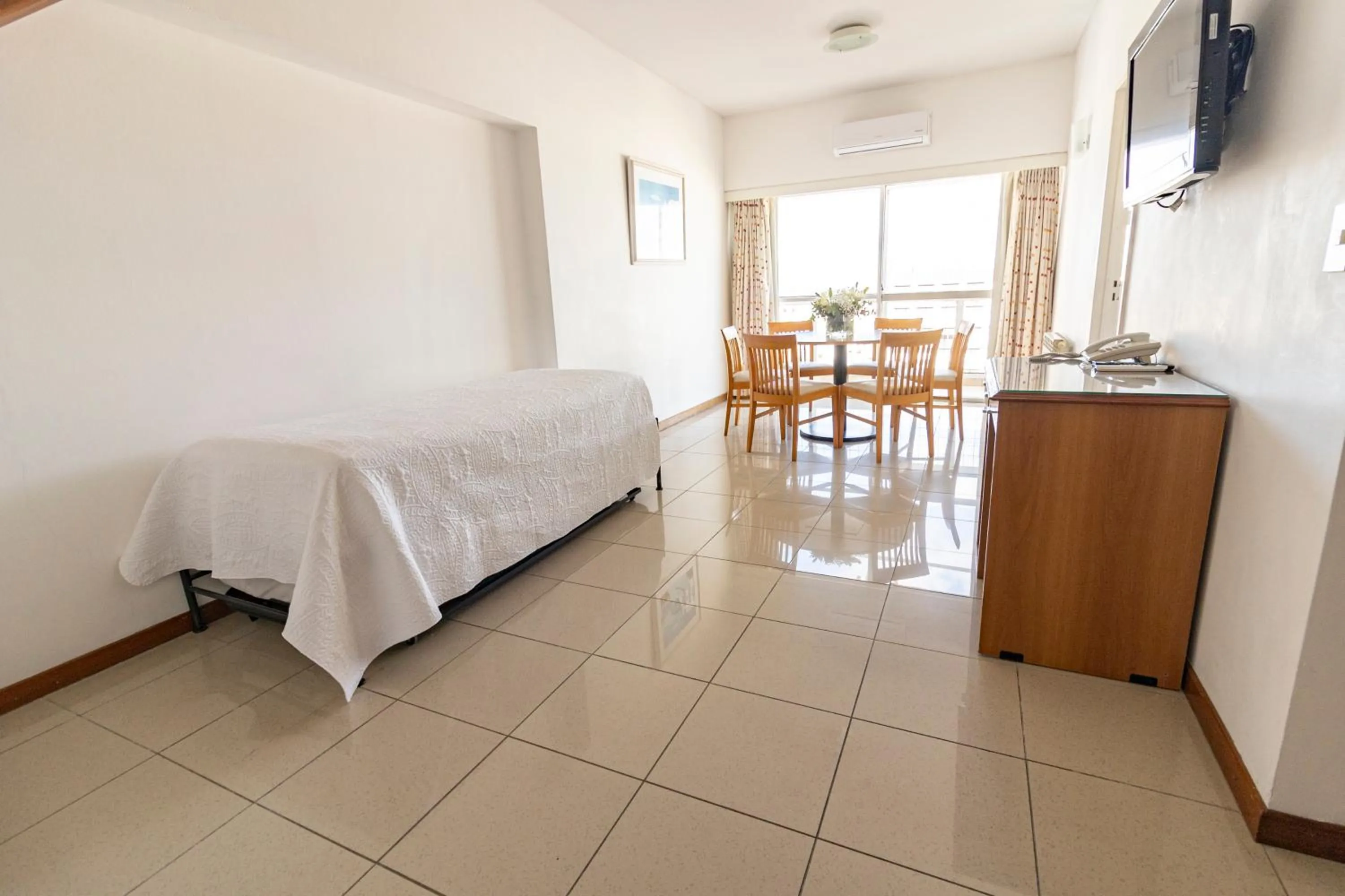 Bed in Bristol Apart Hotel