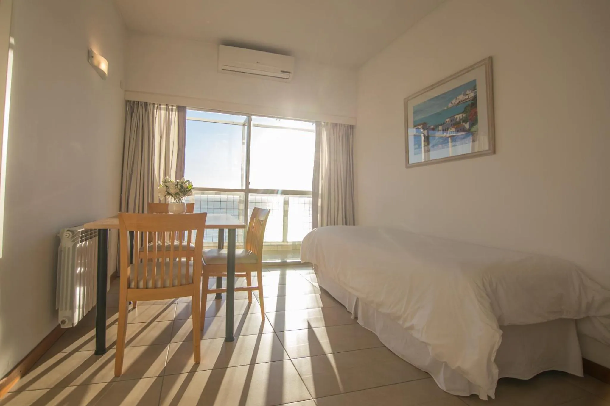 Sea view, Bed in Bristol Apart Hotel