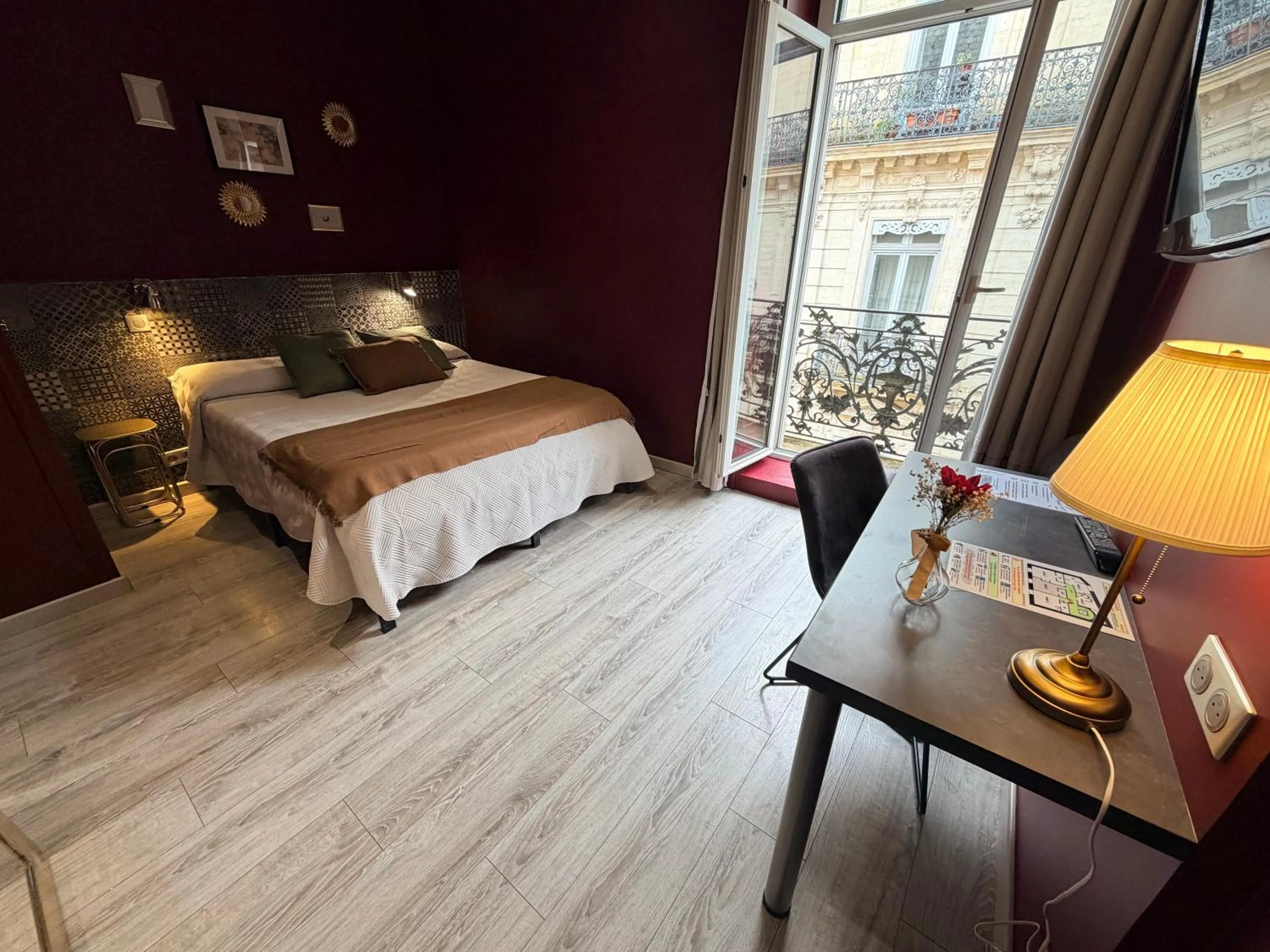 Bed in Hotel de La Comédie - Place De La Comédie