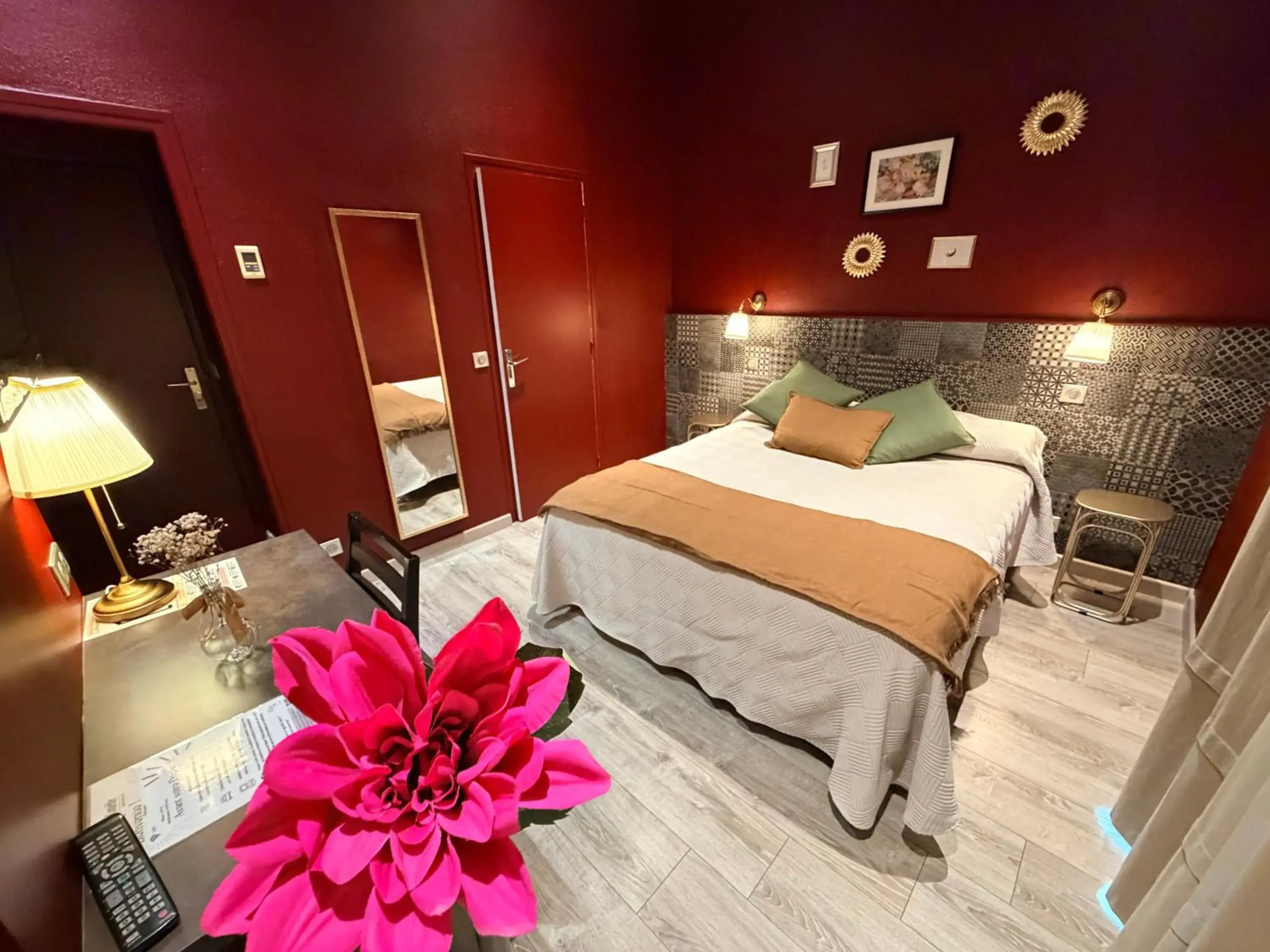 Superior Double Room in Hotel de La Comédie - Place De La Comédie Superior Double Room in Hotel de La Comédie - Place De La Comédie