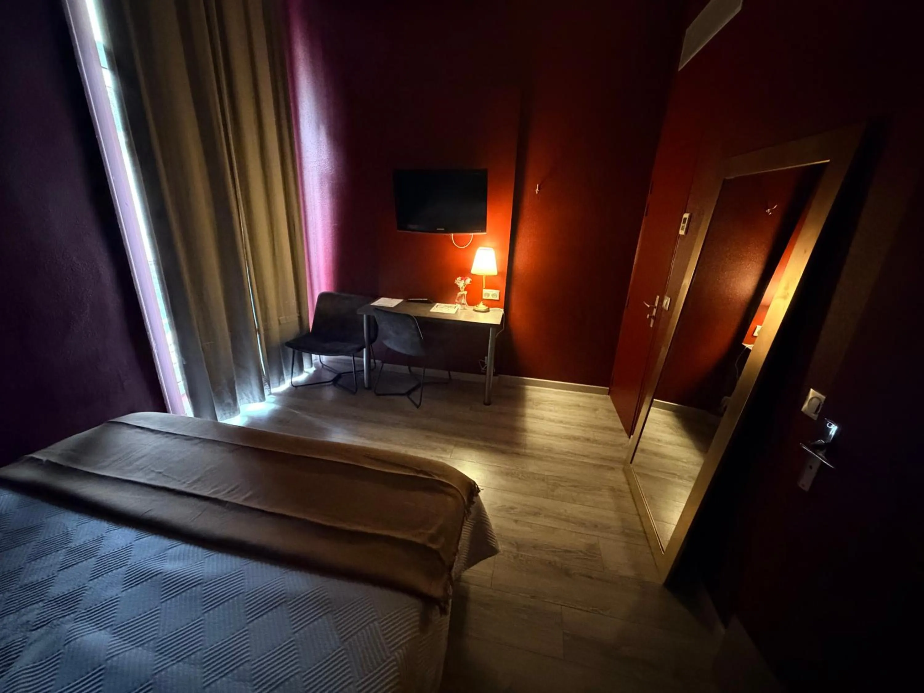 Bed in Hotel de La Comédie - Place De La Comédie