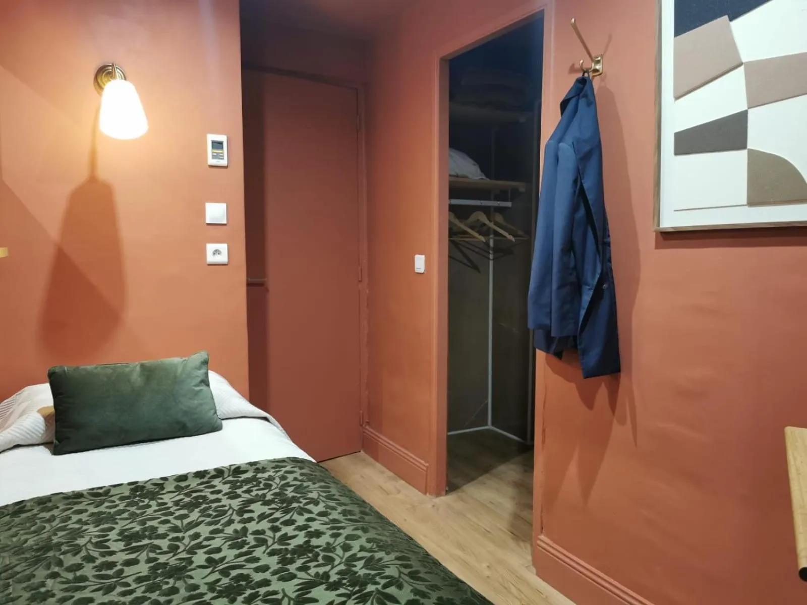 Bed in Hotel de La Comédie - Place De La Comédie