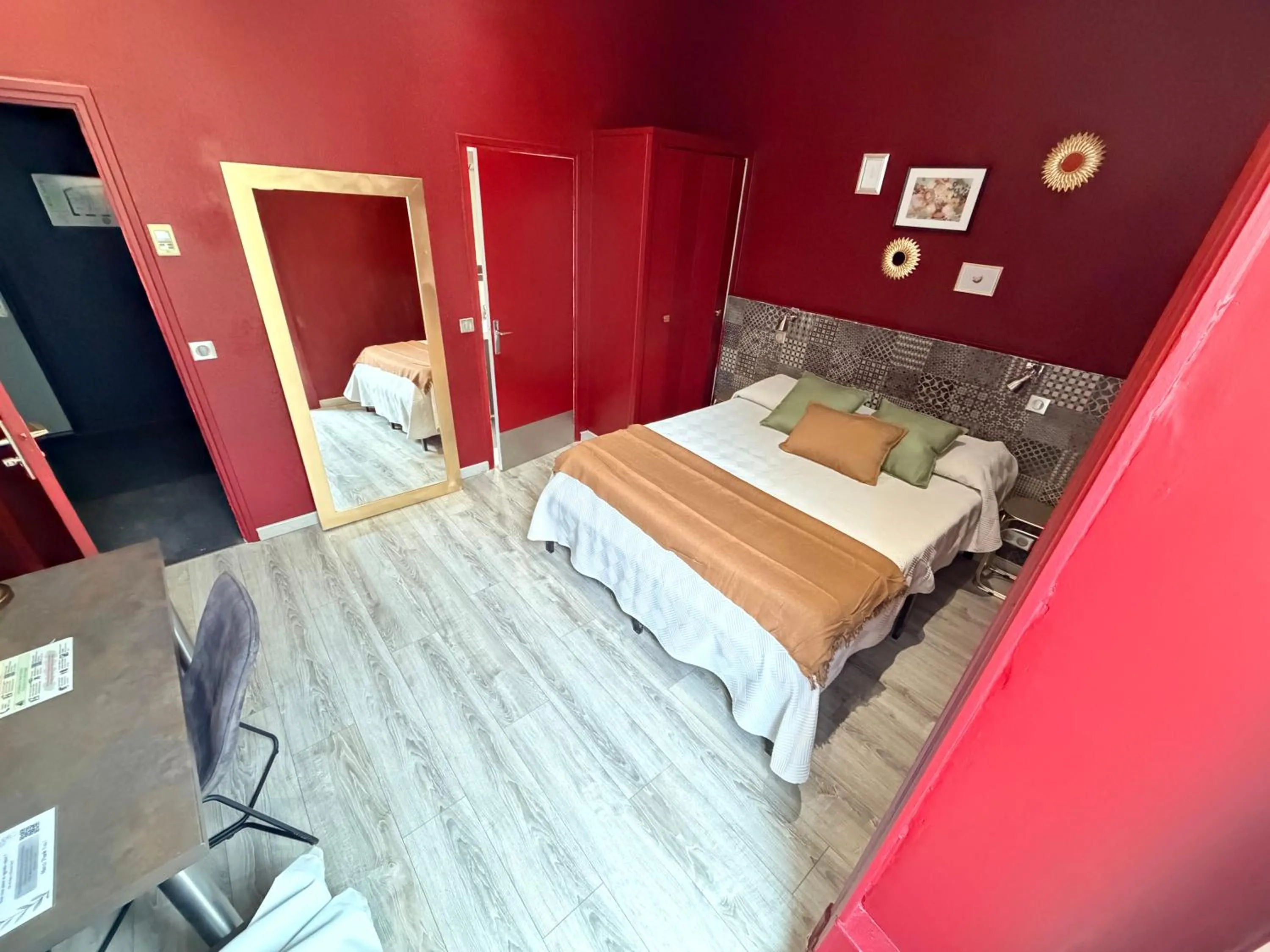 Bed in Hotel de La Comédie - Place De La Comédie