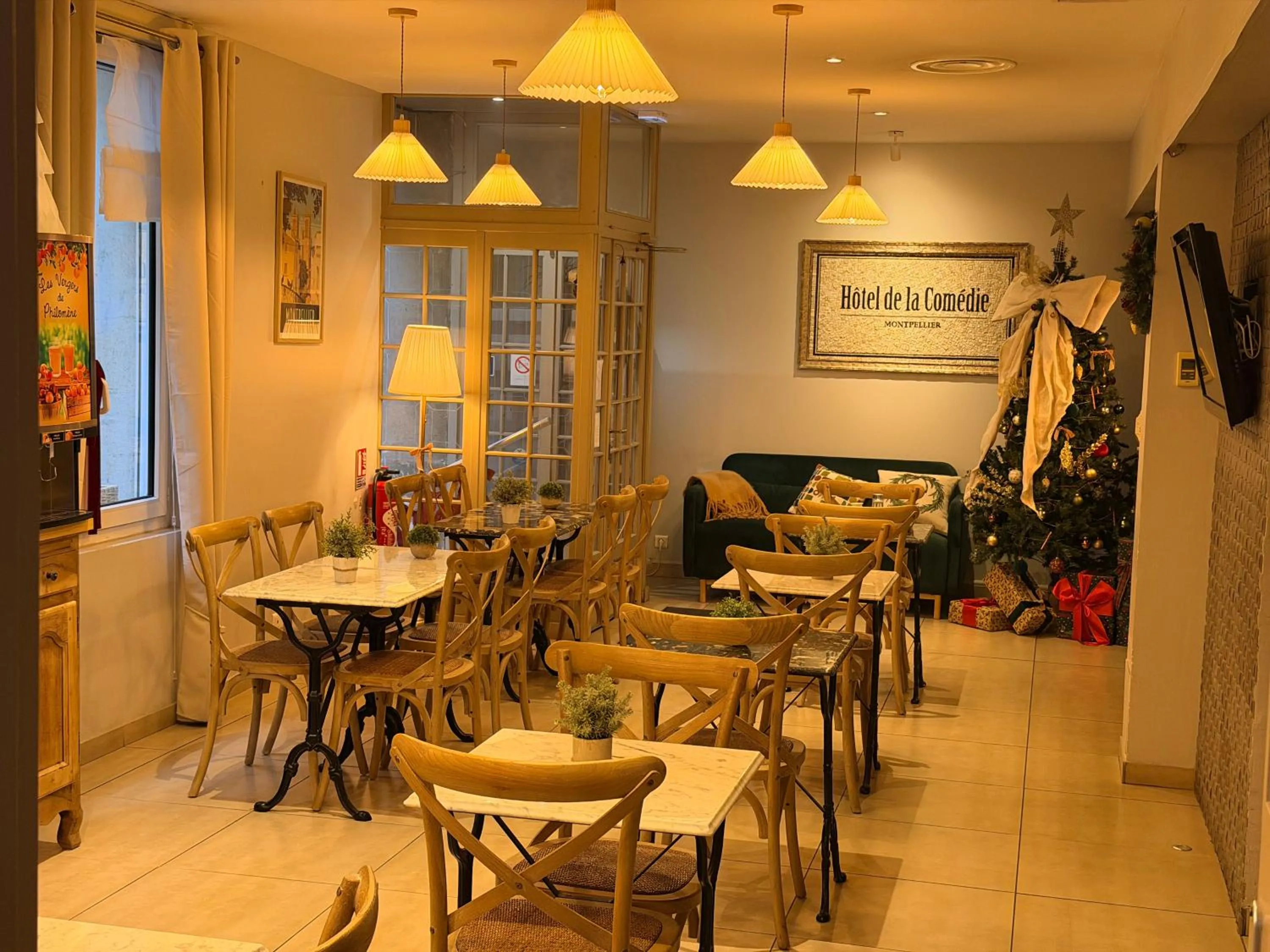 Living room in Hotel de La Comédie - Place De La Comédie