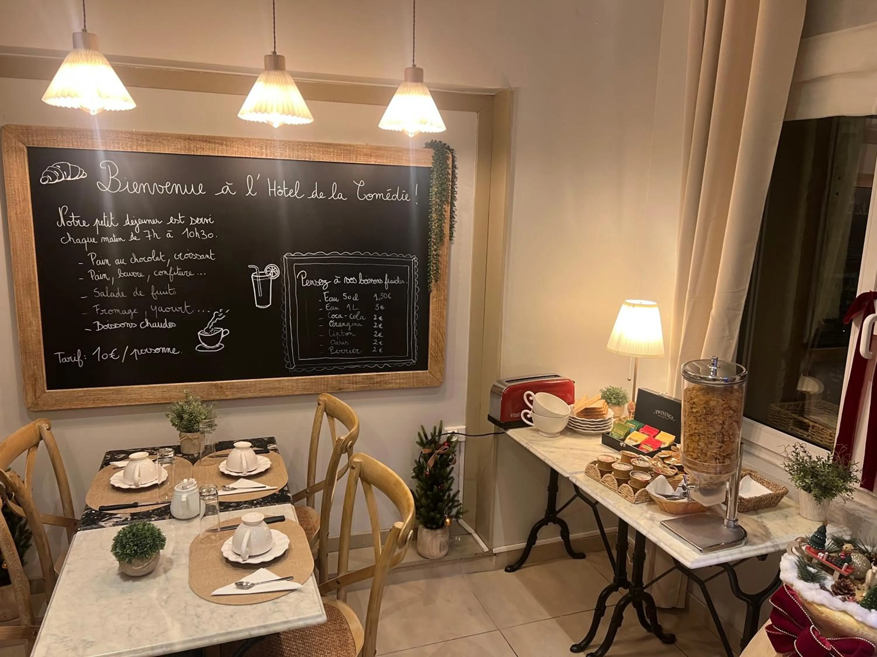 Breakfast in Hotel de La Comédie - Place De La Comédie