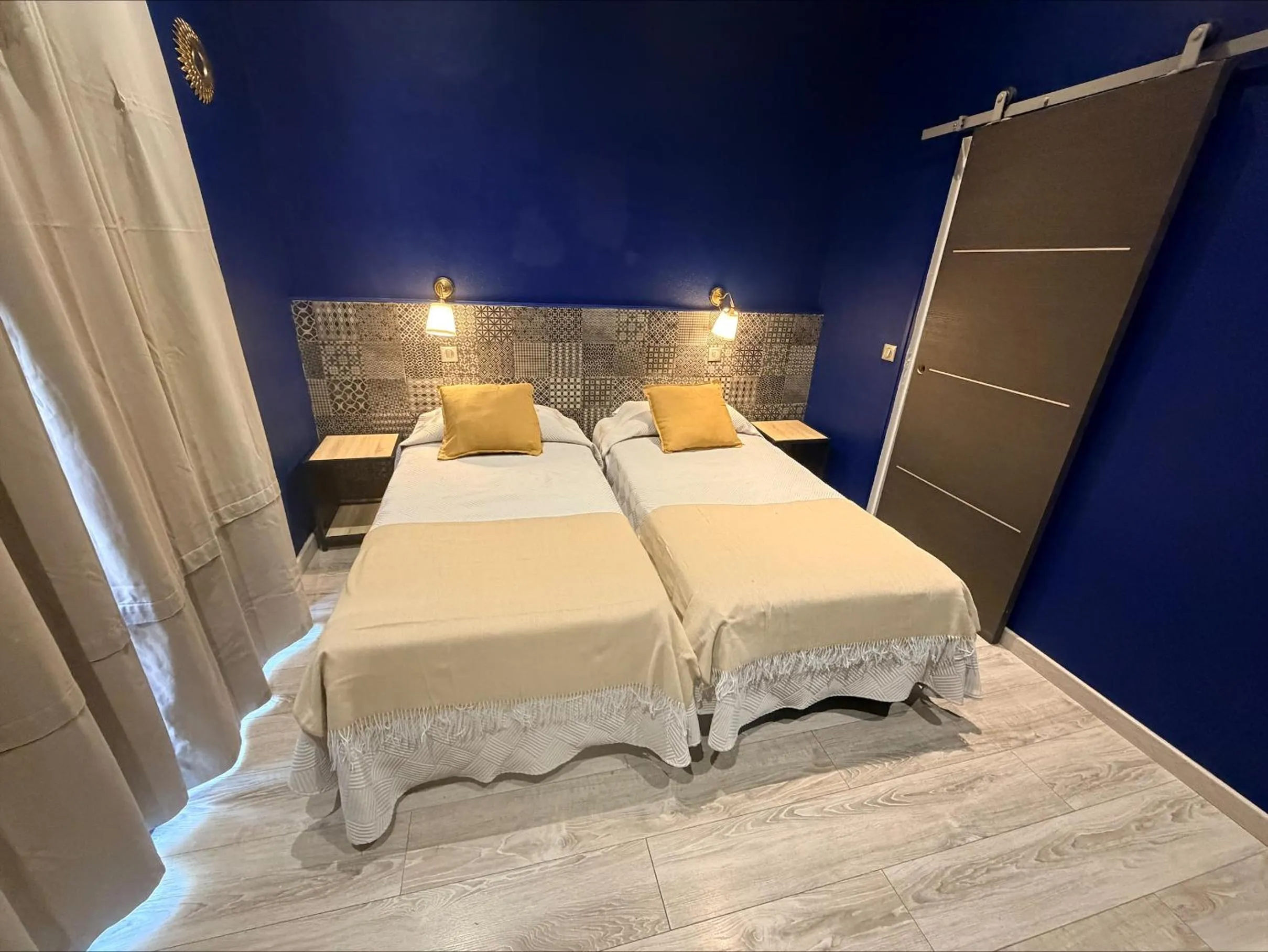 Bed in Hotel de La Comédie - Place De La Comédie