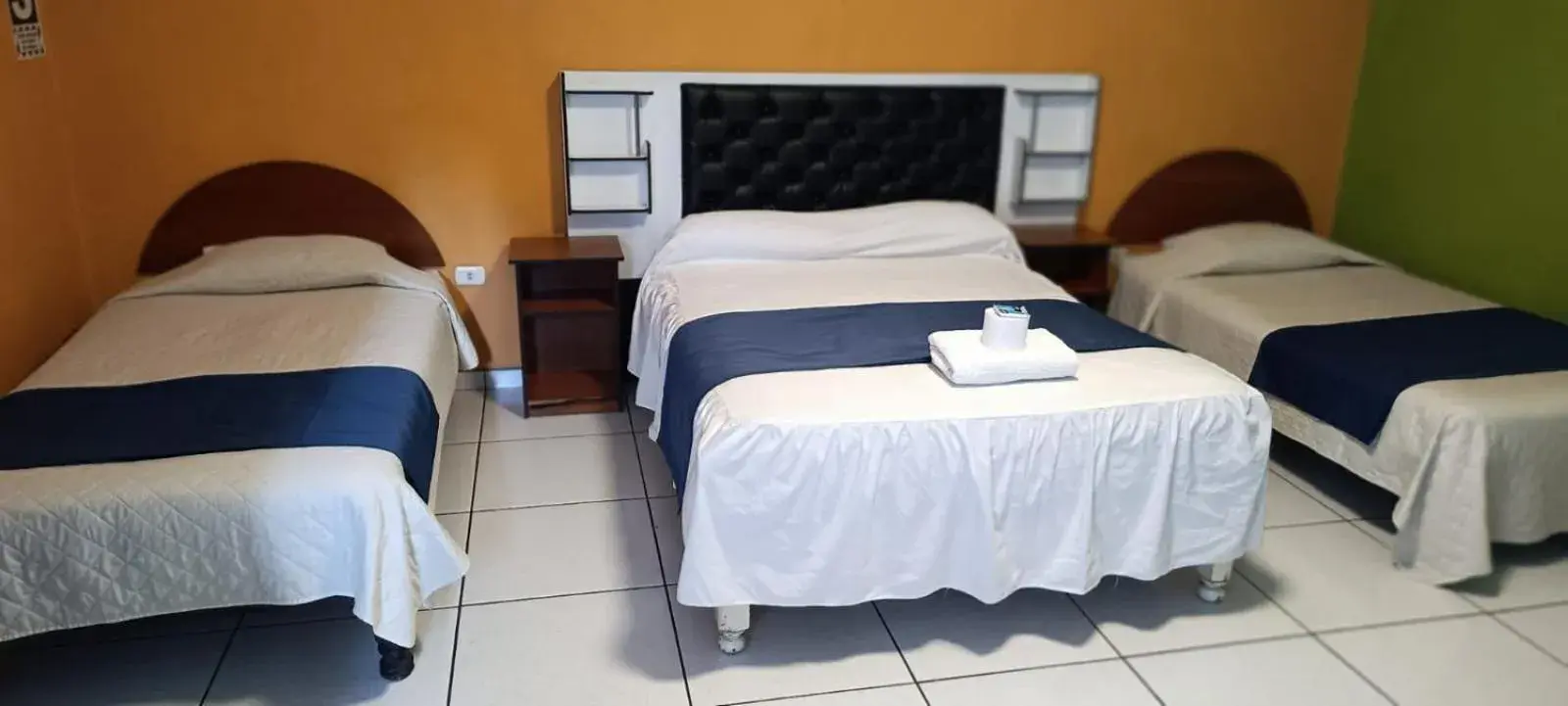 Economy Quadruple Room in HOSTAL espinoza Economy Quadruple Room in HOSTAL espinoza