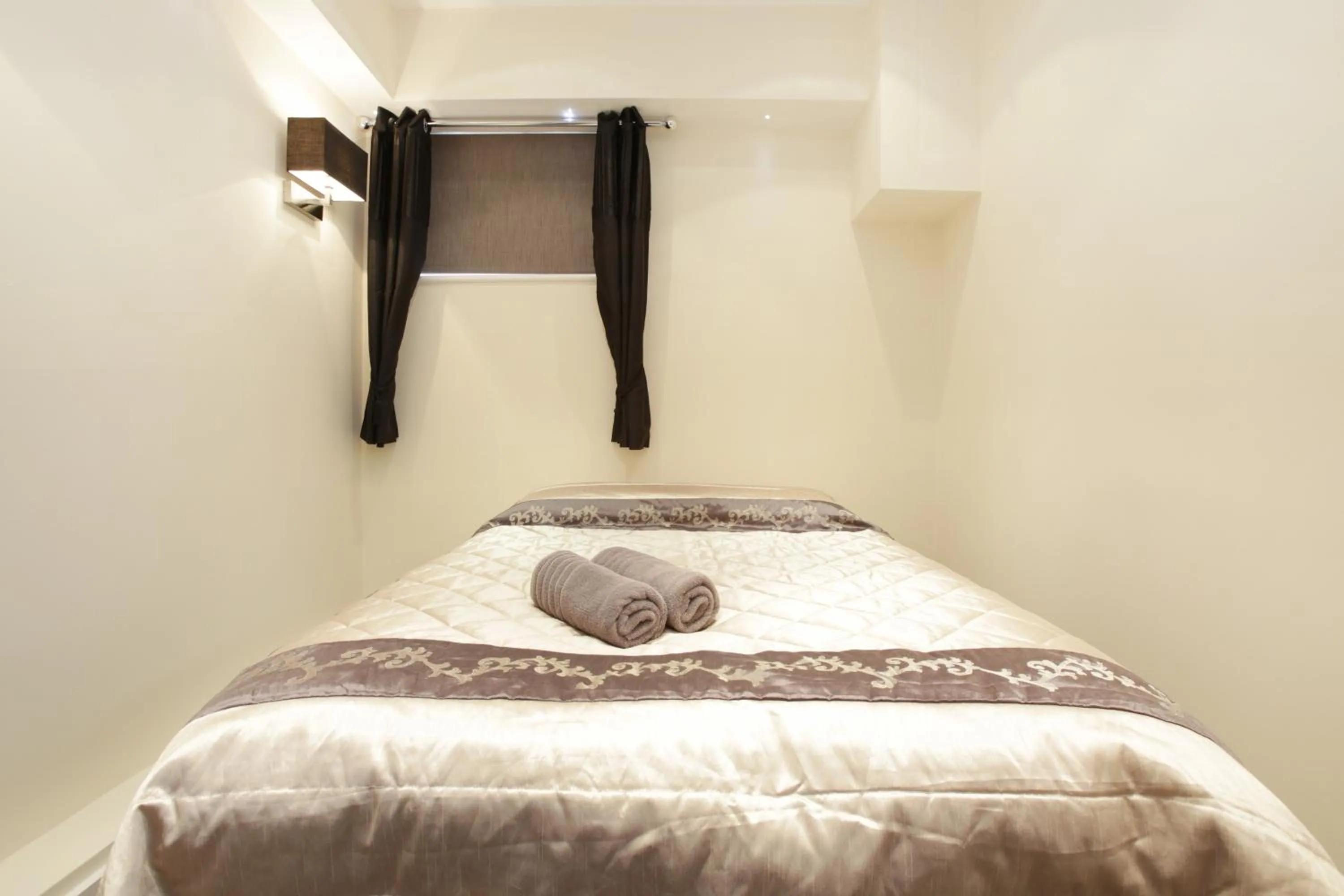 Bed in Cumberland Apartments