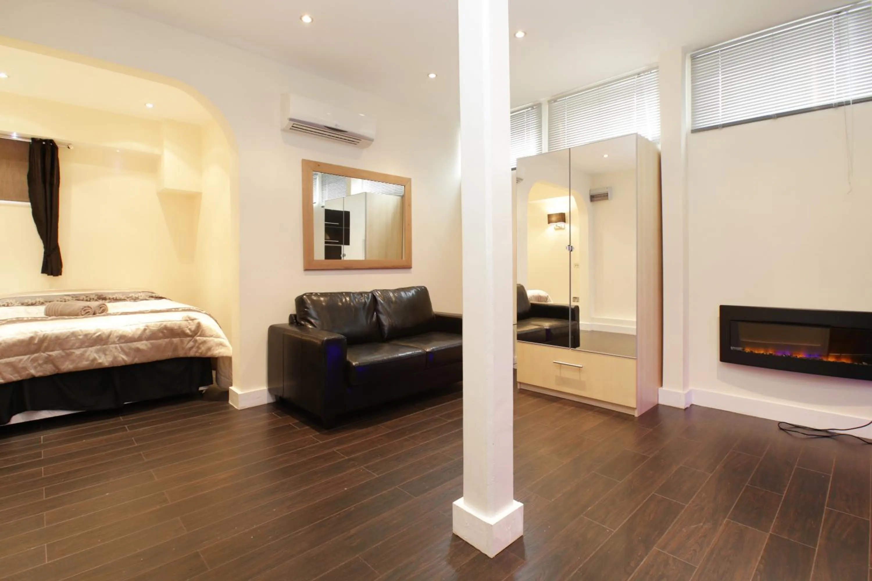 Bed in Cumberland Apartments