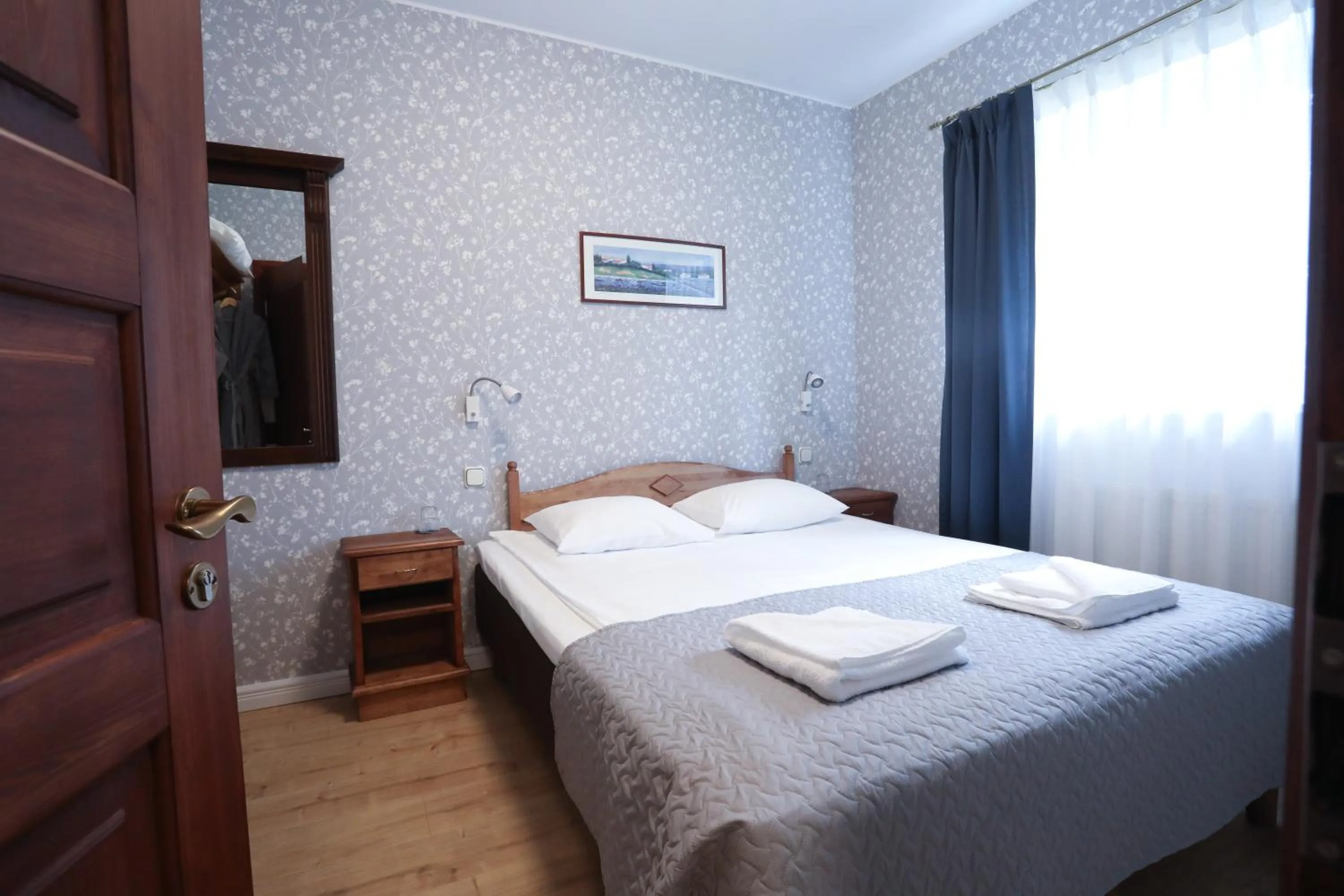 Photo of the whole room, Bed in Saka Manor