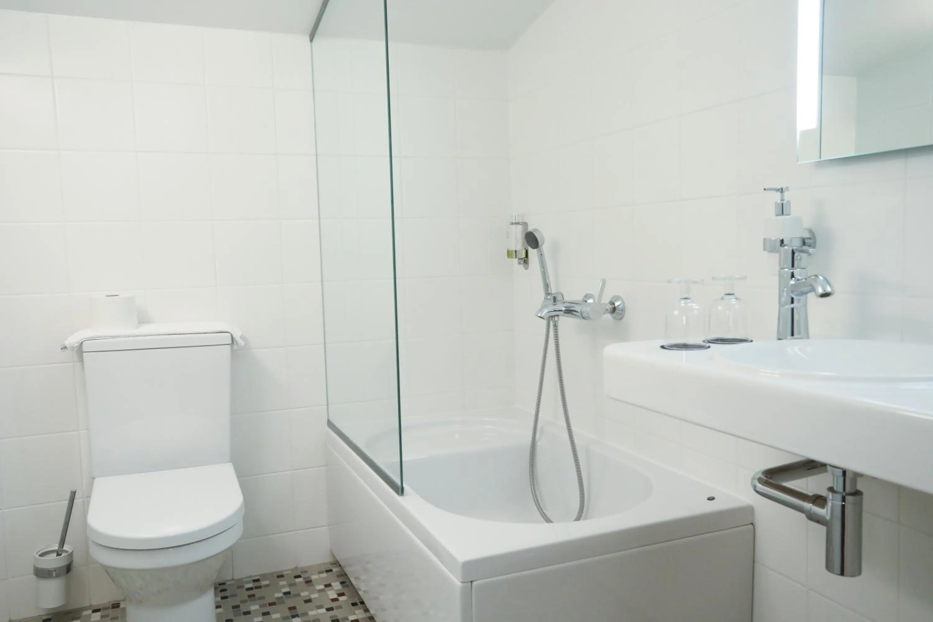 Shower in Saka Manor