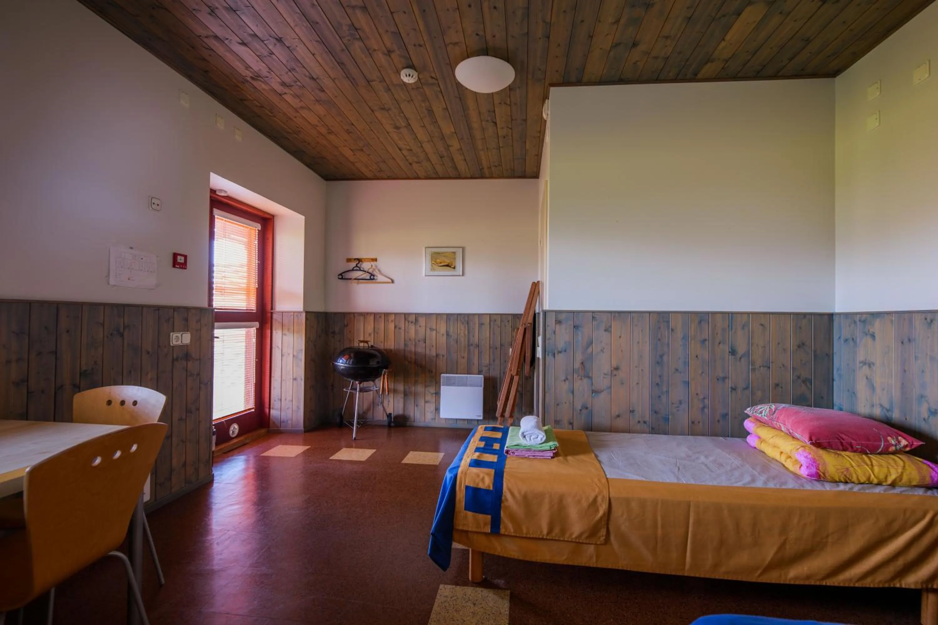 Living room, Bed in Saka Manor