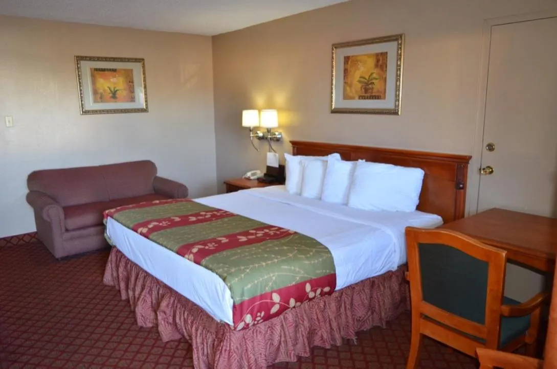 Bed in Americas Best Value Inn Crosstimbers