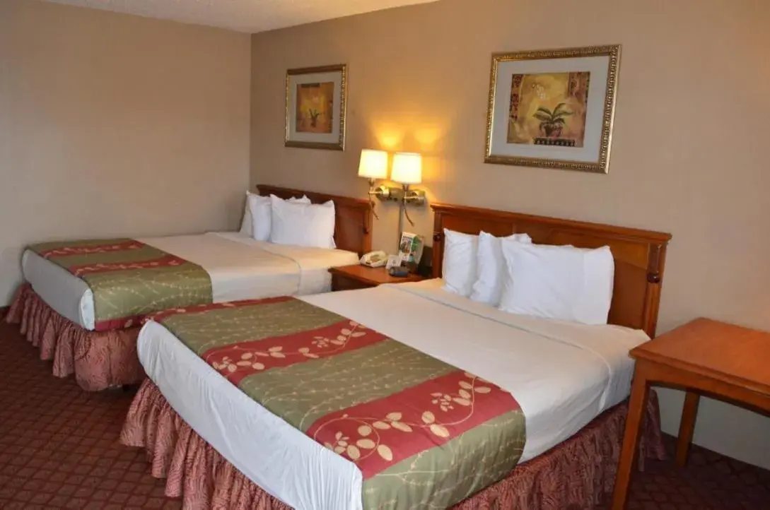 Bed in Americas Best Value Inn Crosstimbers Bed in Americas Best Value Inn Crosstimbers