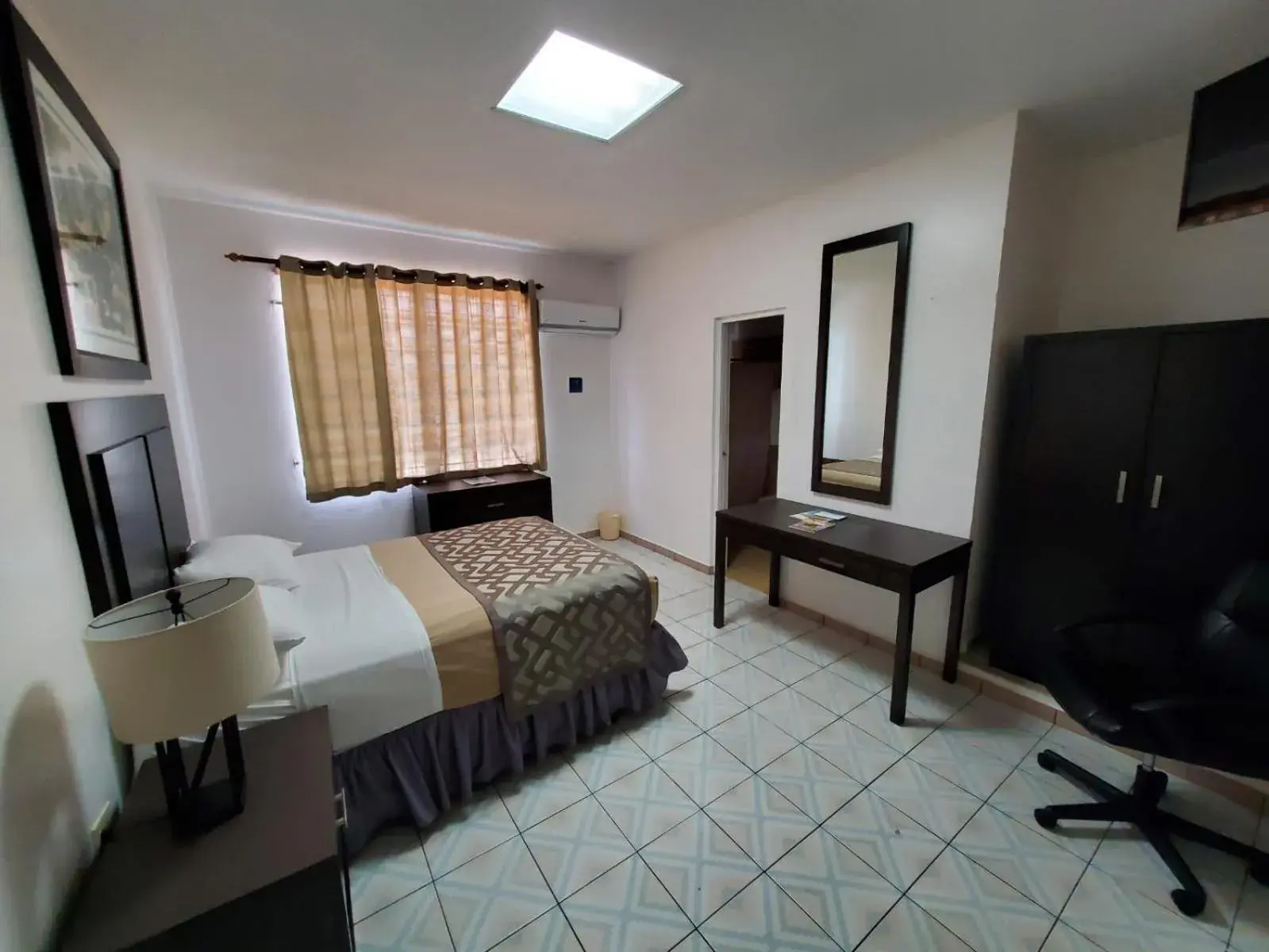 Guest Room with One Bed in Borinquen Beach Inn Guest Room with One Bed in Borinquen Beach Inn