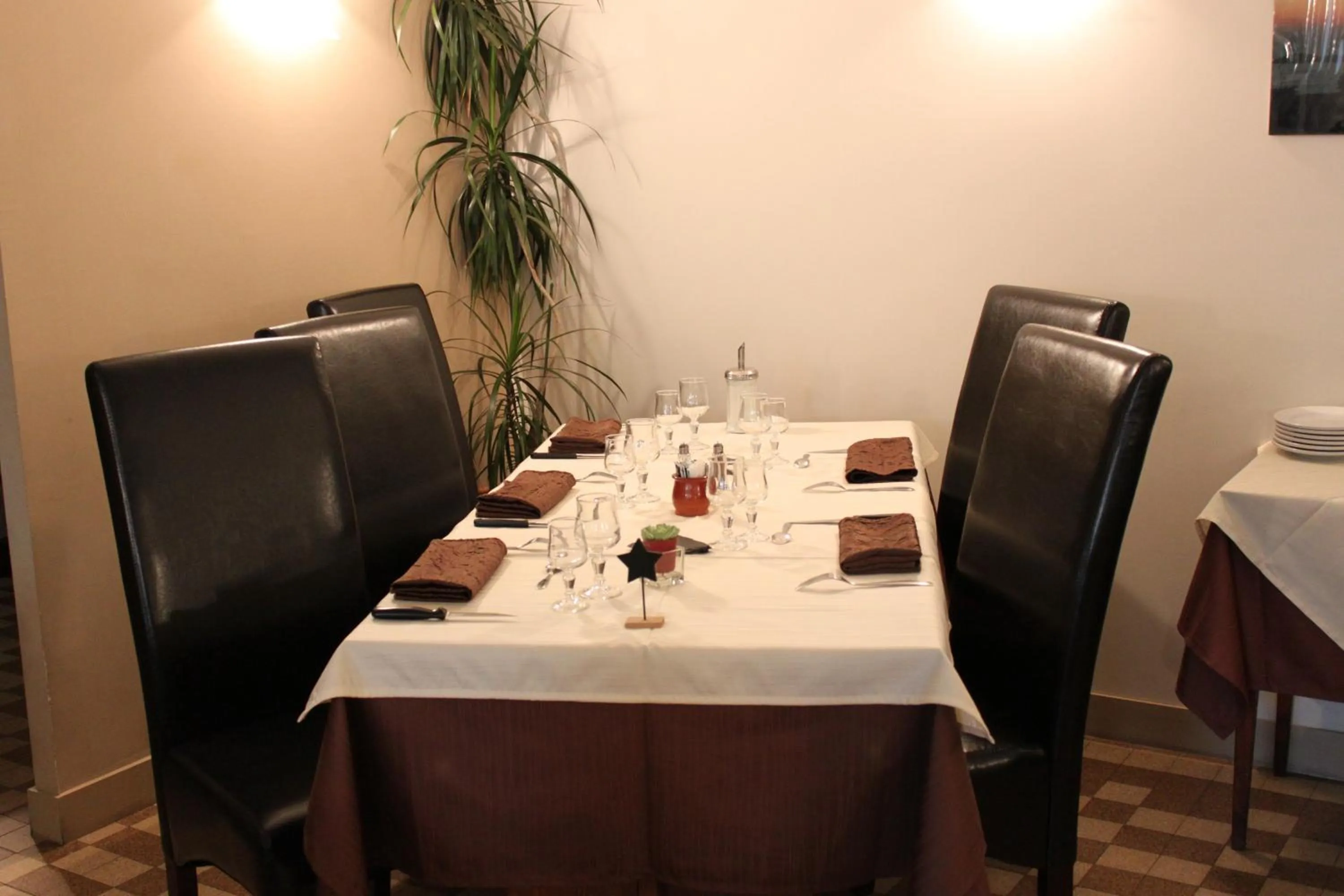 Restaurant/places to eat in Logis Hôtel Restaurant de la Dore