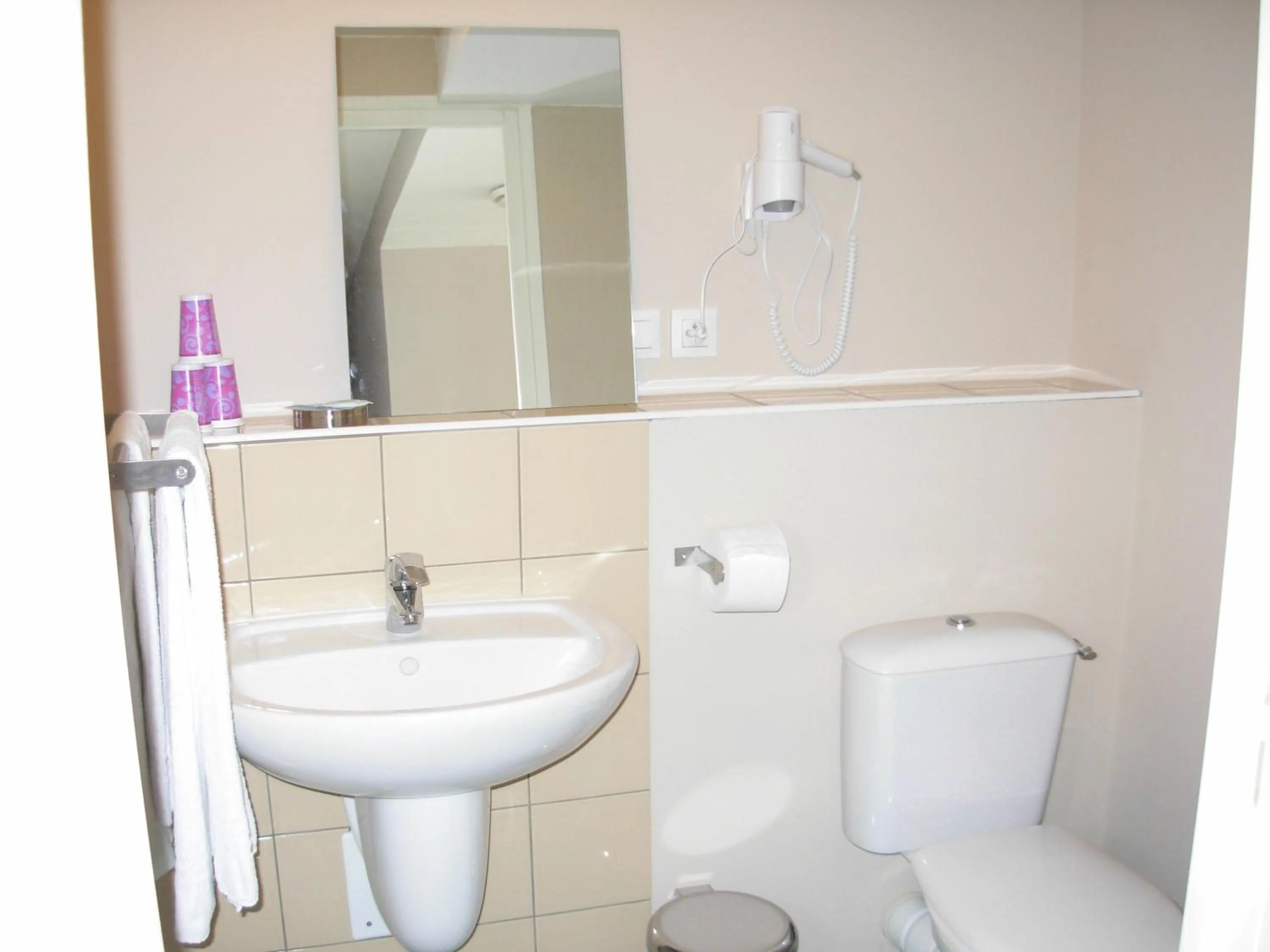 Bathroom in Logis Hôtel Restaurant de la Dore