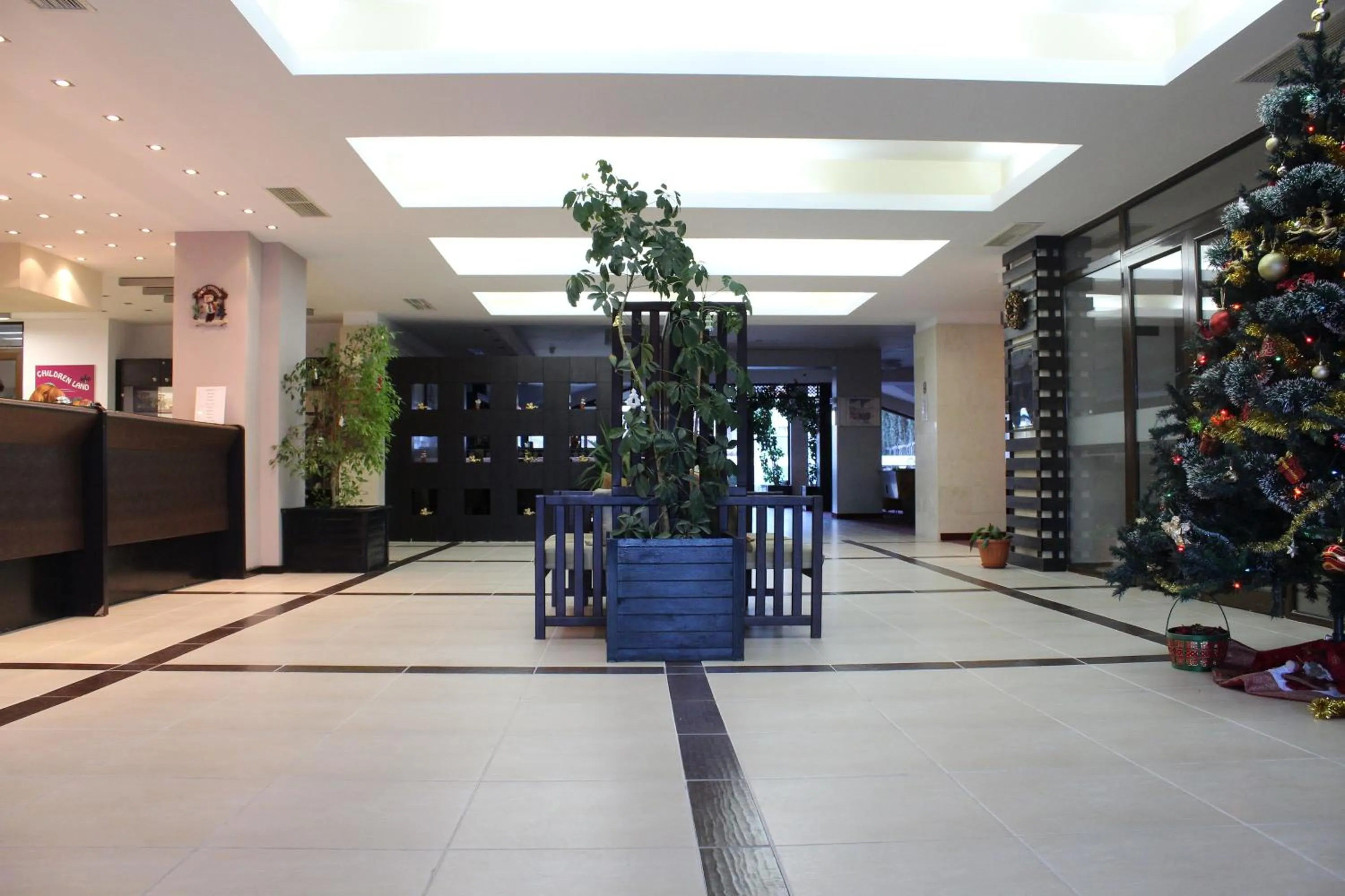 Lobby or reception in Mountain Paradise by the Walnut Trees - Free wellness