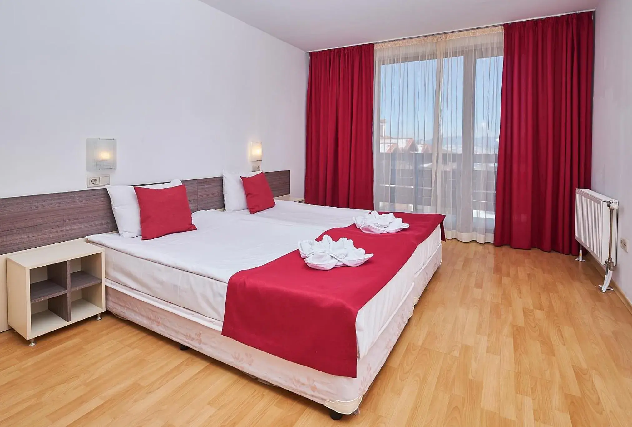 Mountain Paradise next to Sunrise Mountain Paradise next to Sunrise