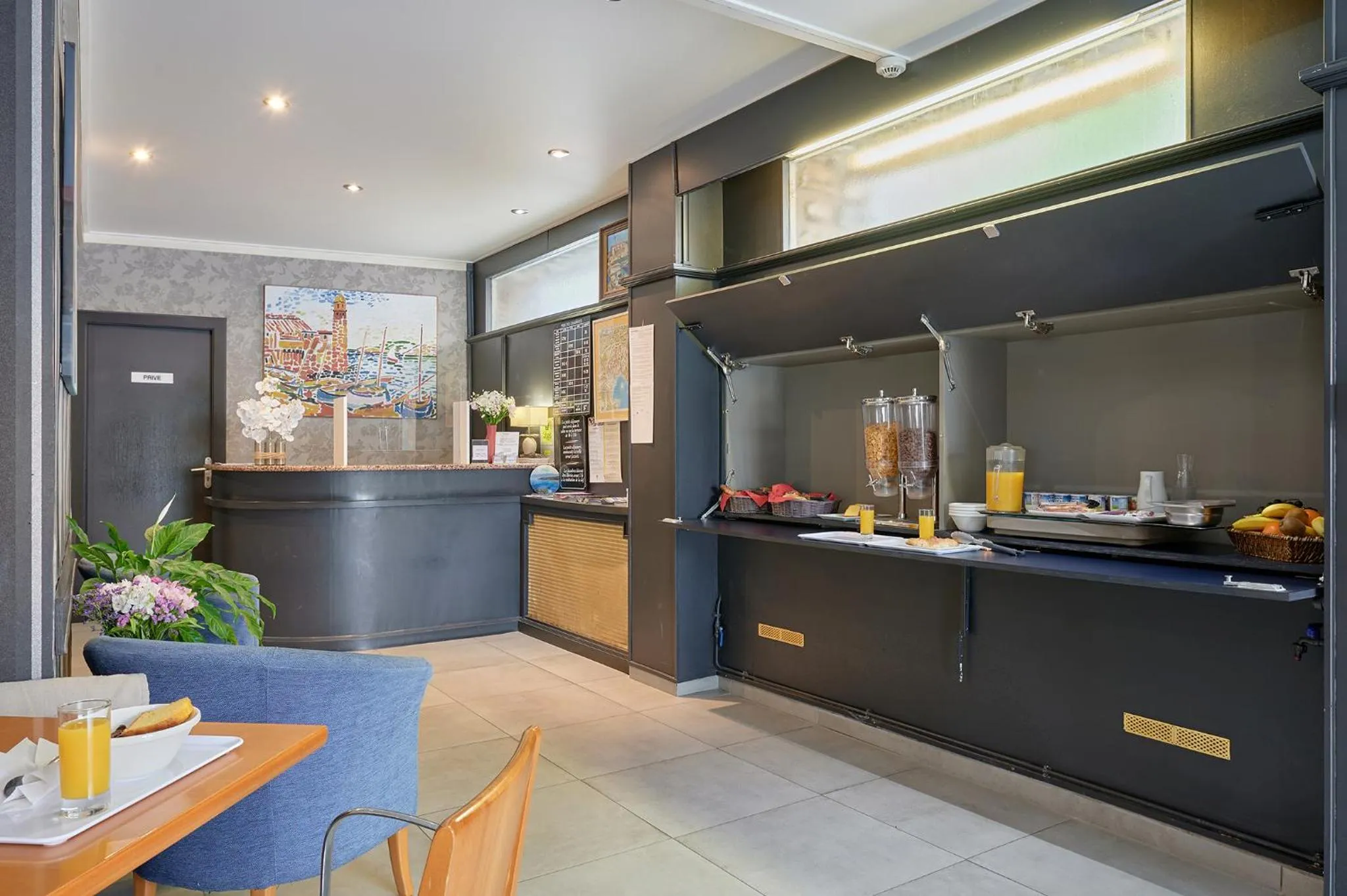 Property building in Logis Hôtel le Triton