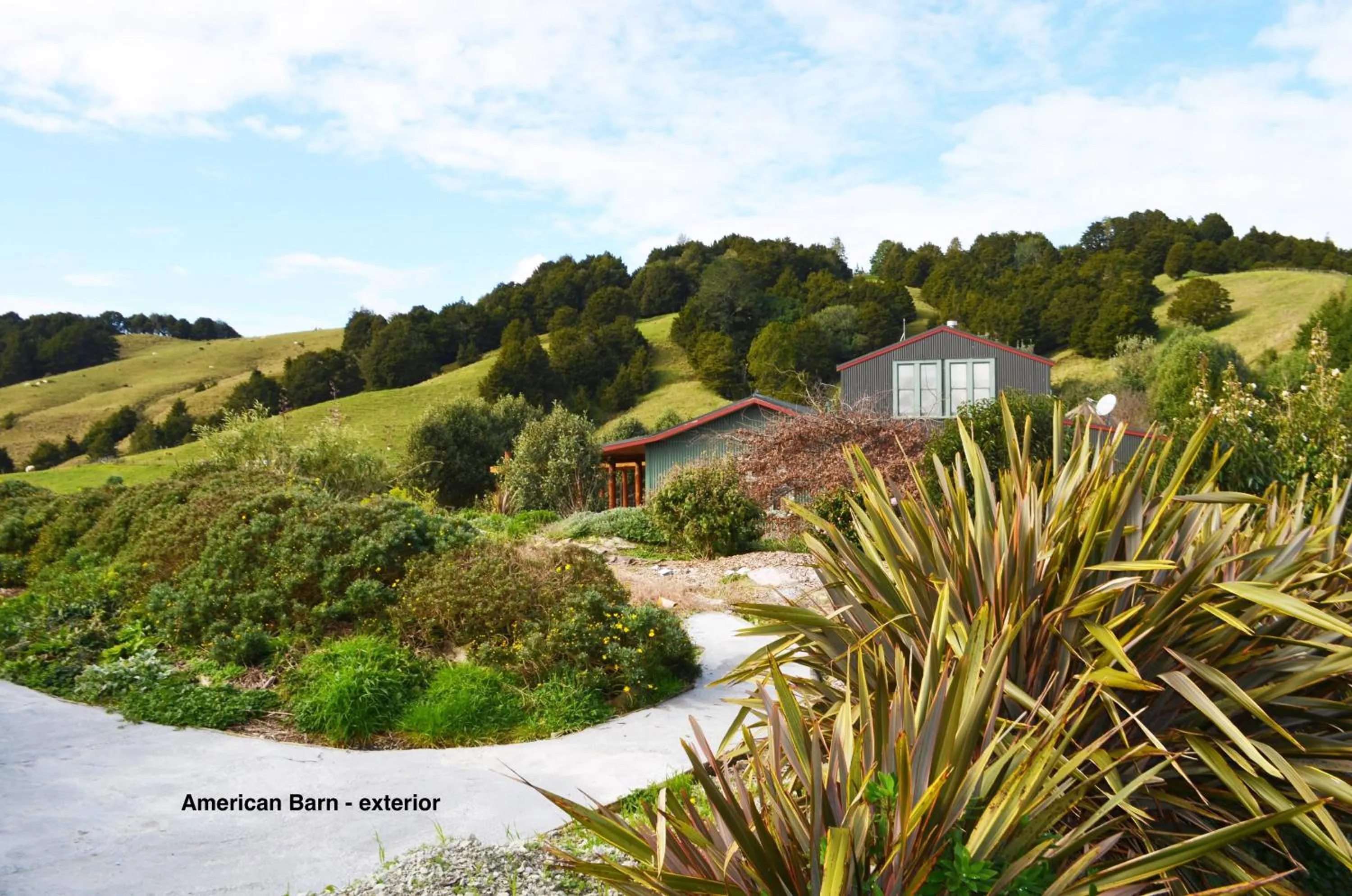 Property building in Tracy's Boutique B&B Farmstay
