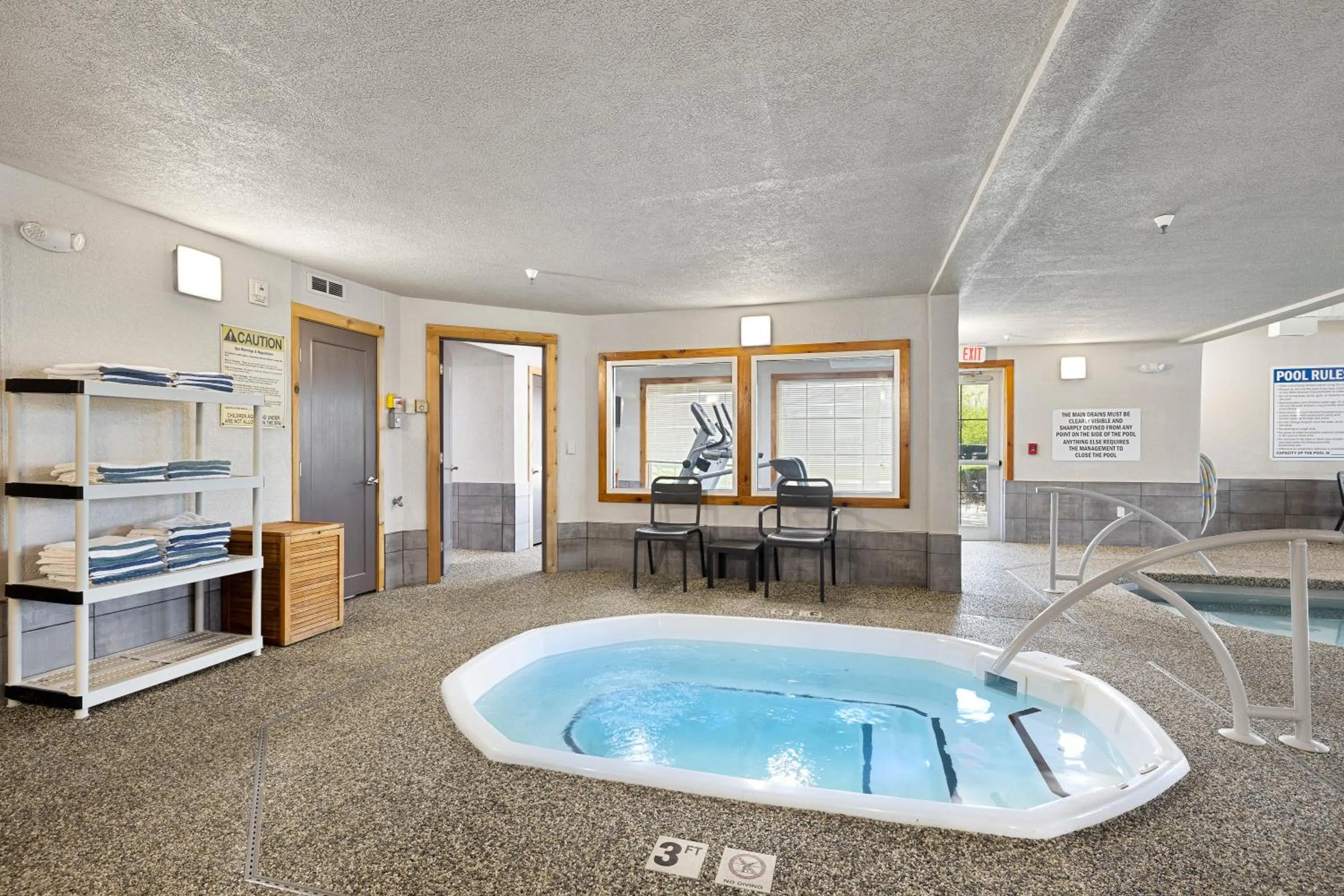 Hot Tub in Kelly Inn Billings