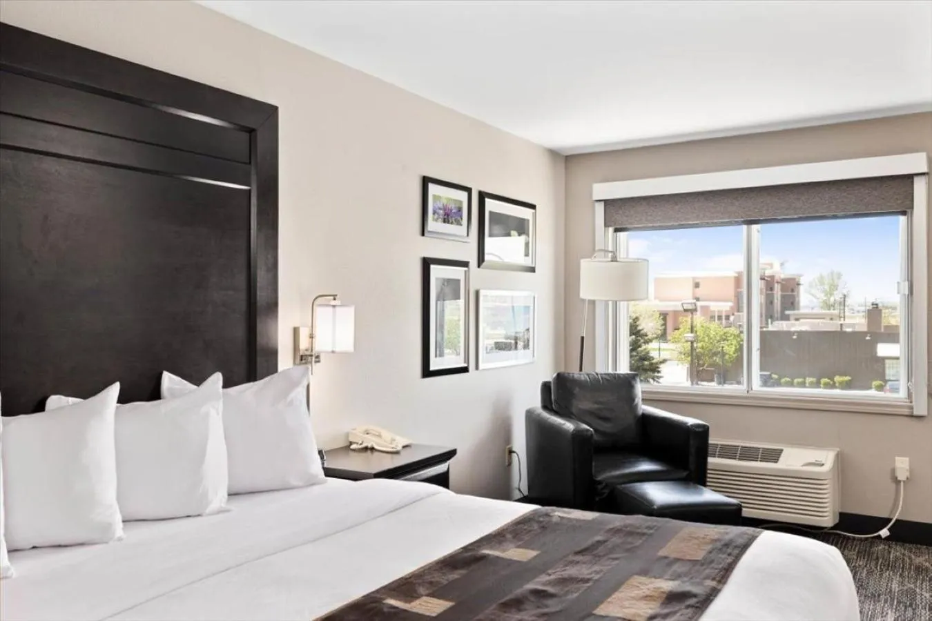 Bed in Kelly Inn Billings