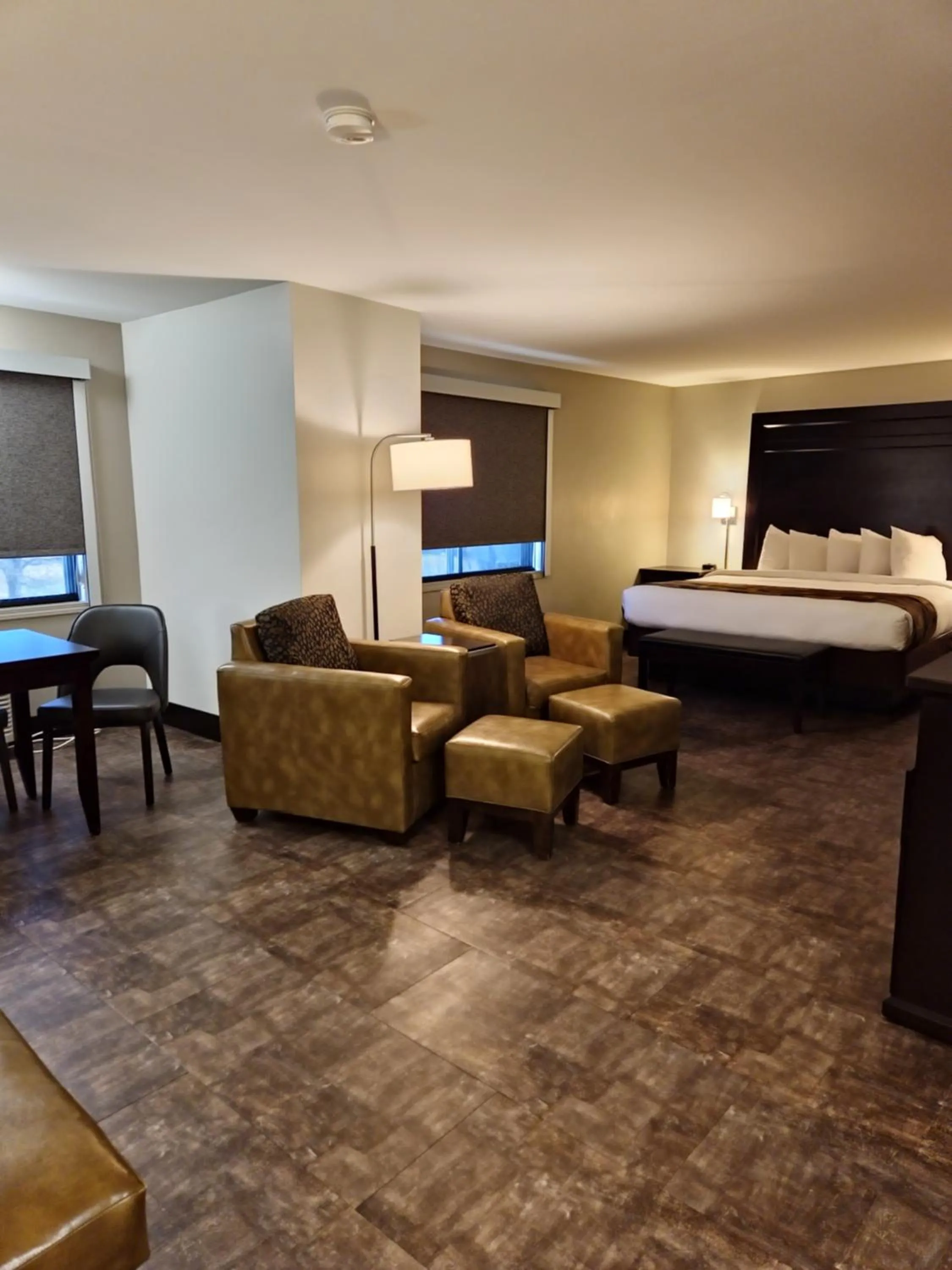 Photo of the whole room, Bed in Kelly Inn Billings