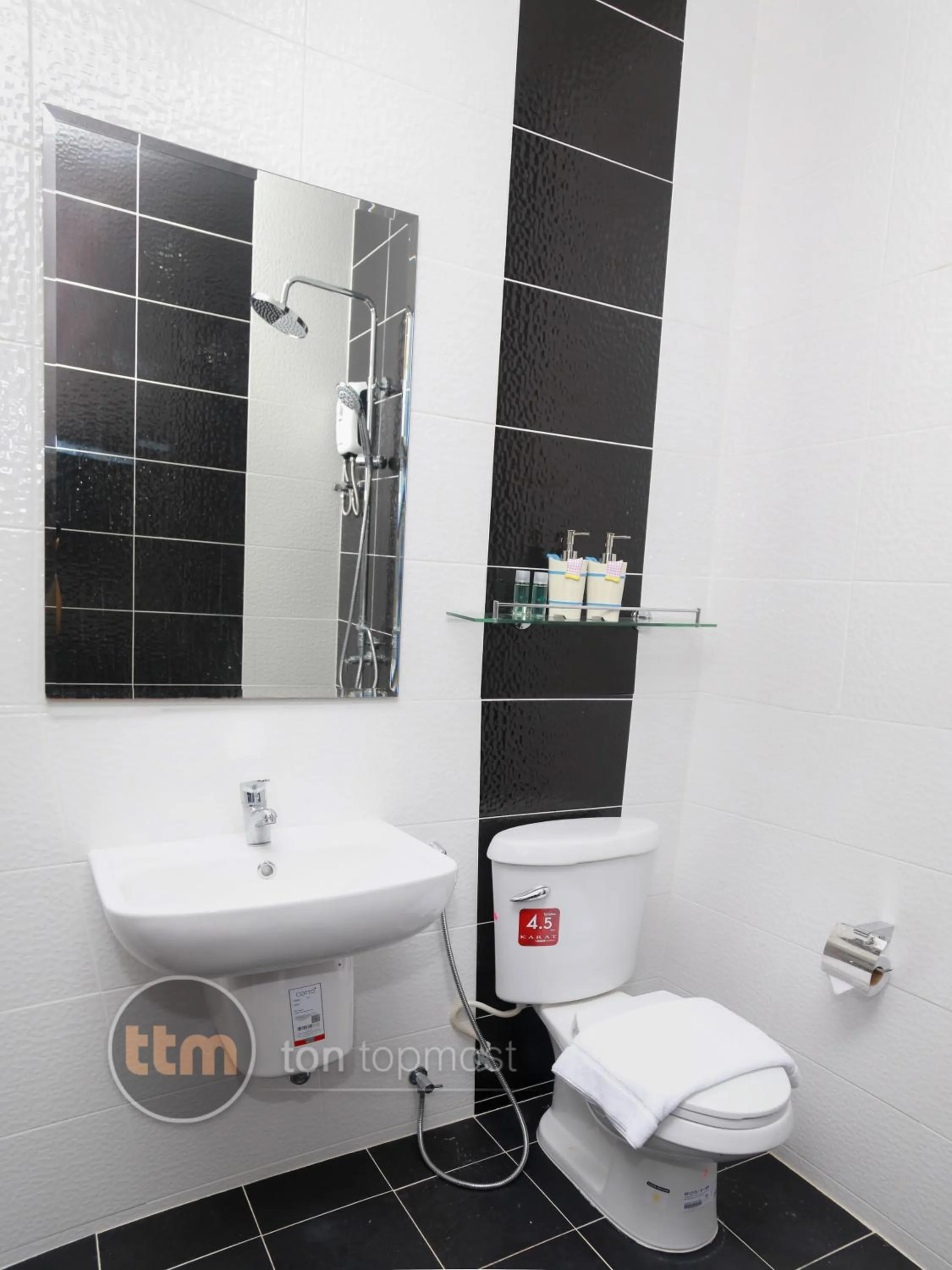 Shower in Sirin Boutique