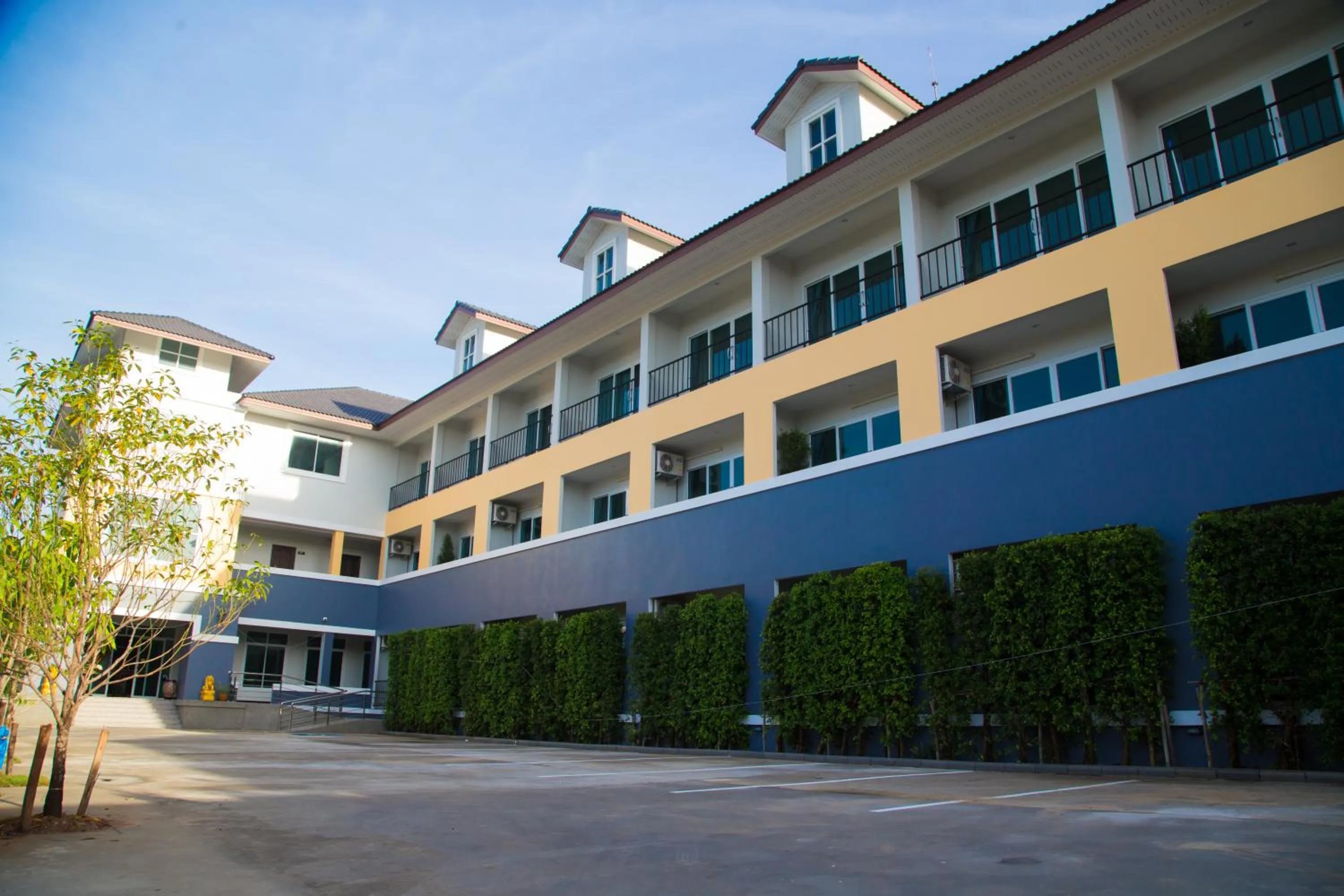 Property building in Sirin Boutique