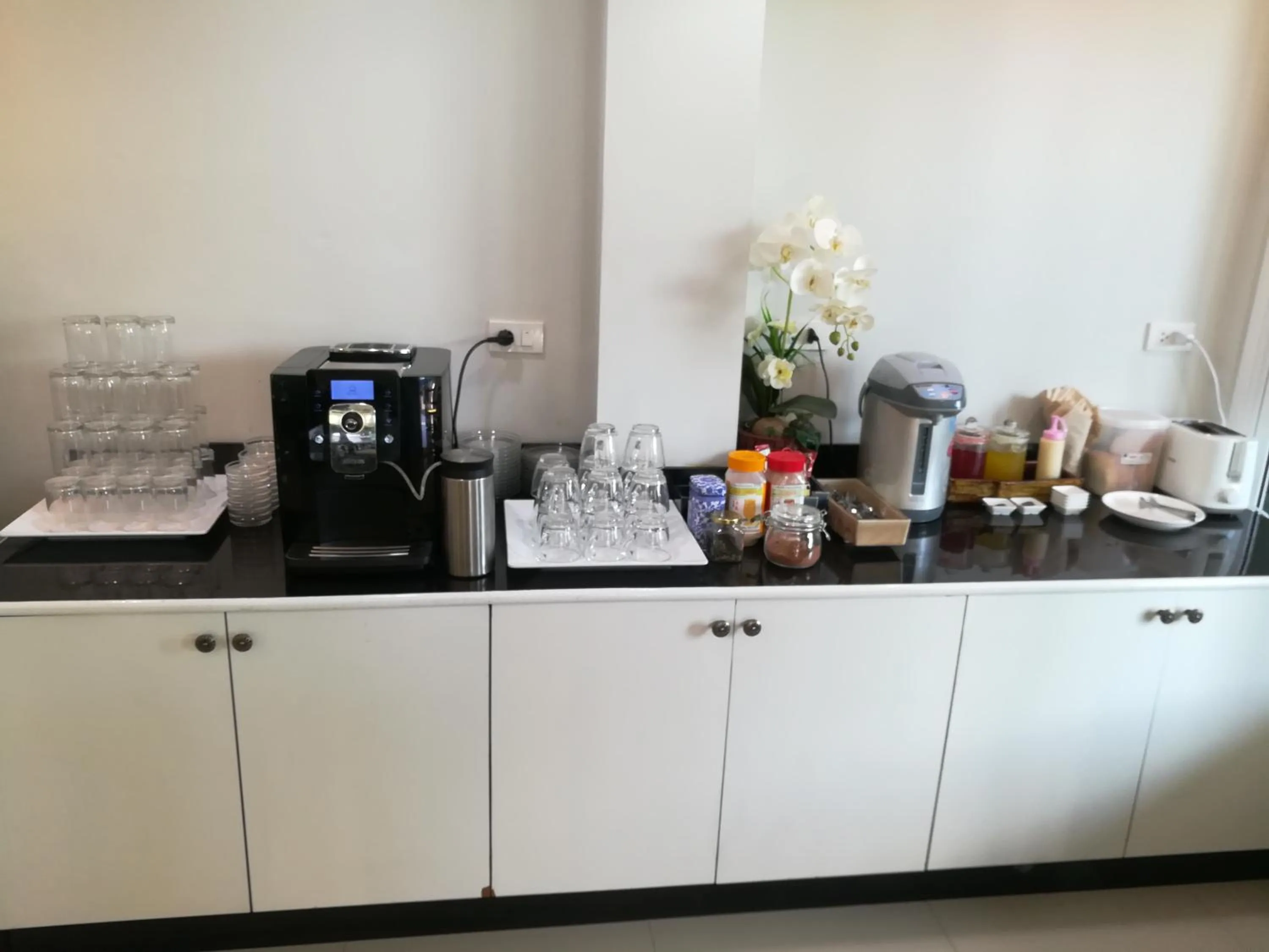 Food and drinks in Sirin Boutique