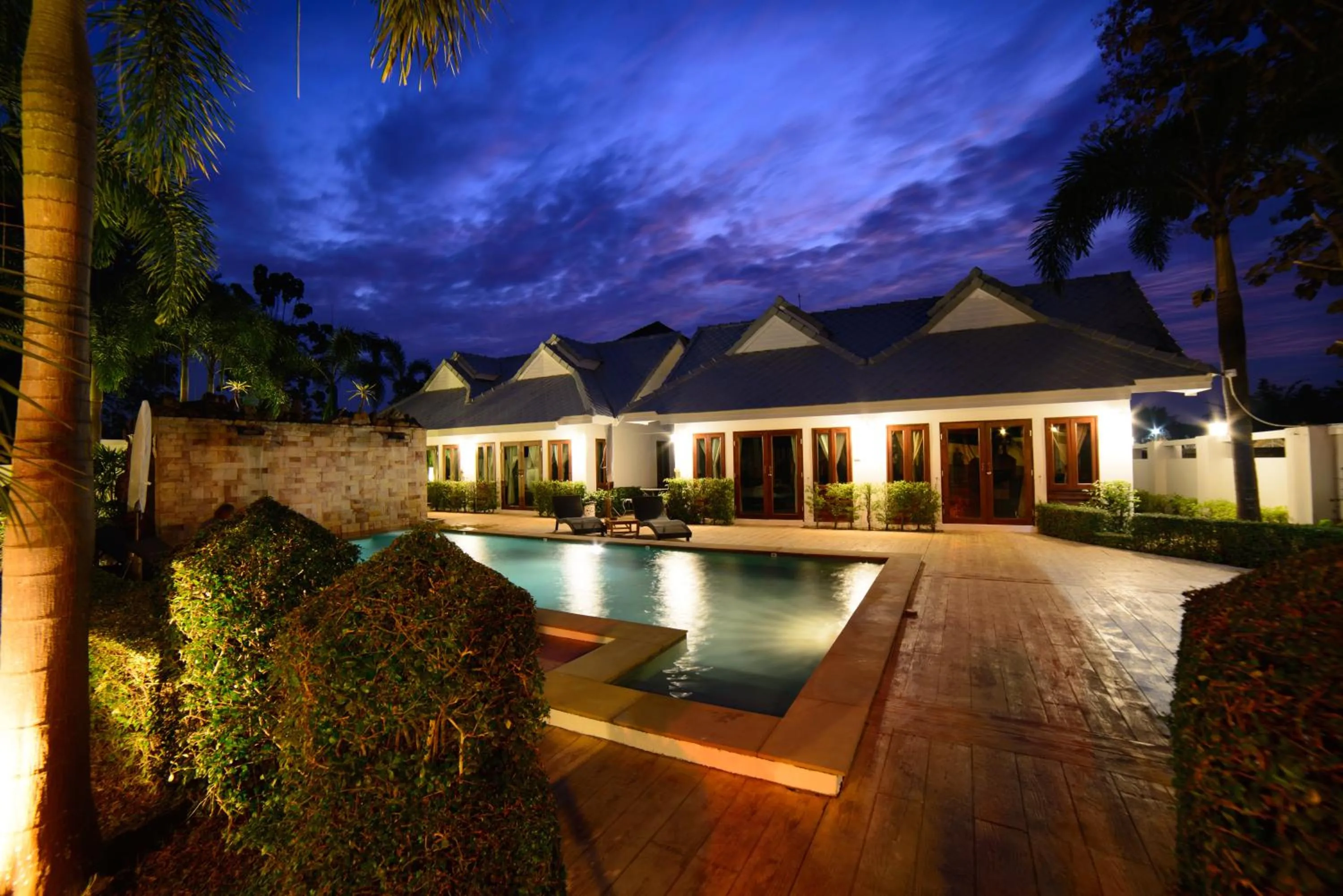 Night in Rungnara pool villa