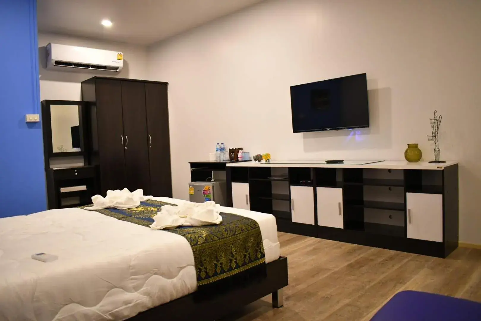 TV and multimedia, Bed in Rungnara pool villa TV and multimedia, Bed in Rungnara pool villa