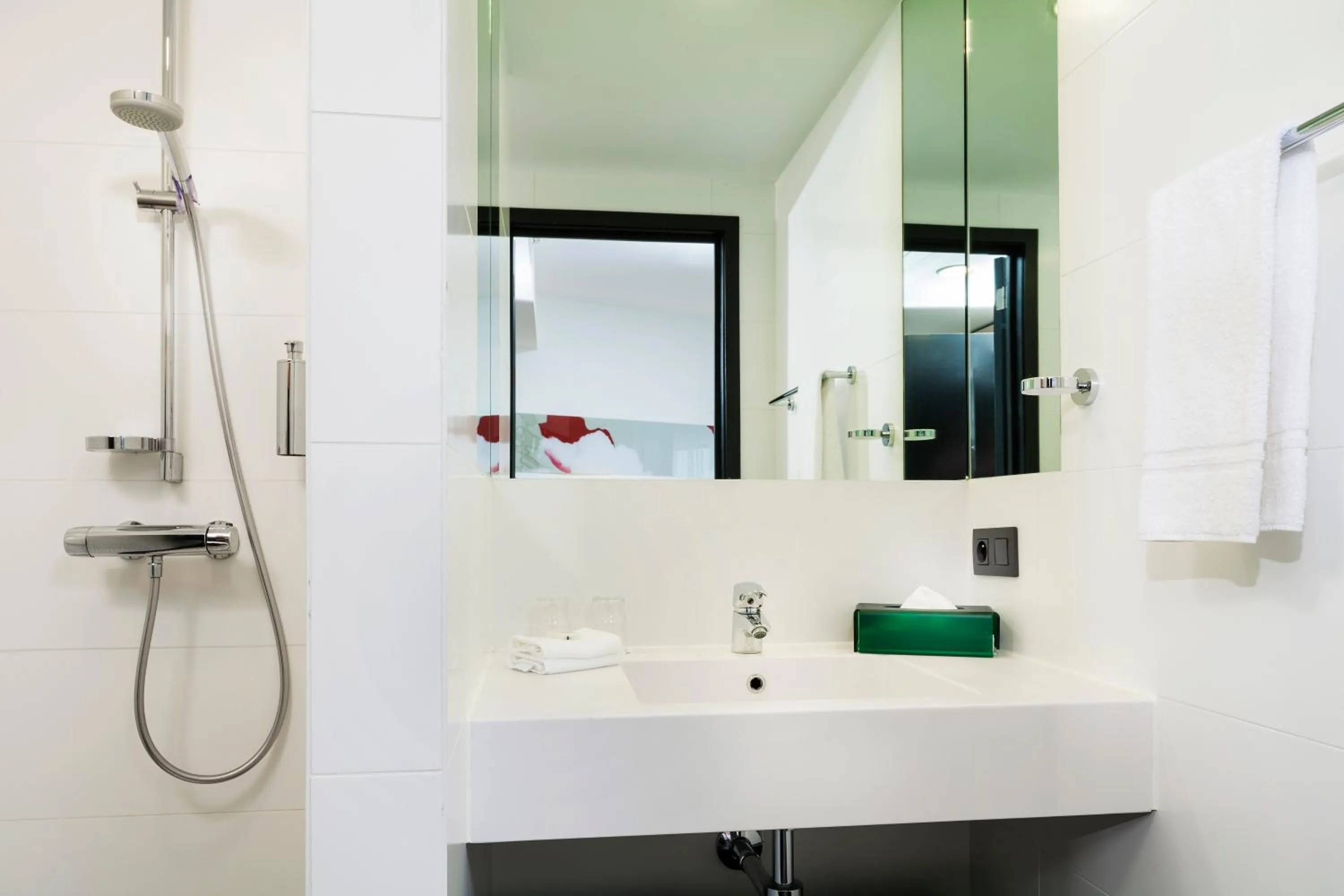 Shower in Park Inn by Radisson Leuven