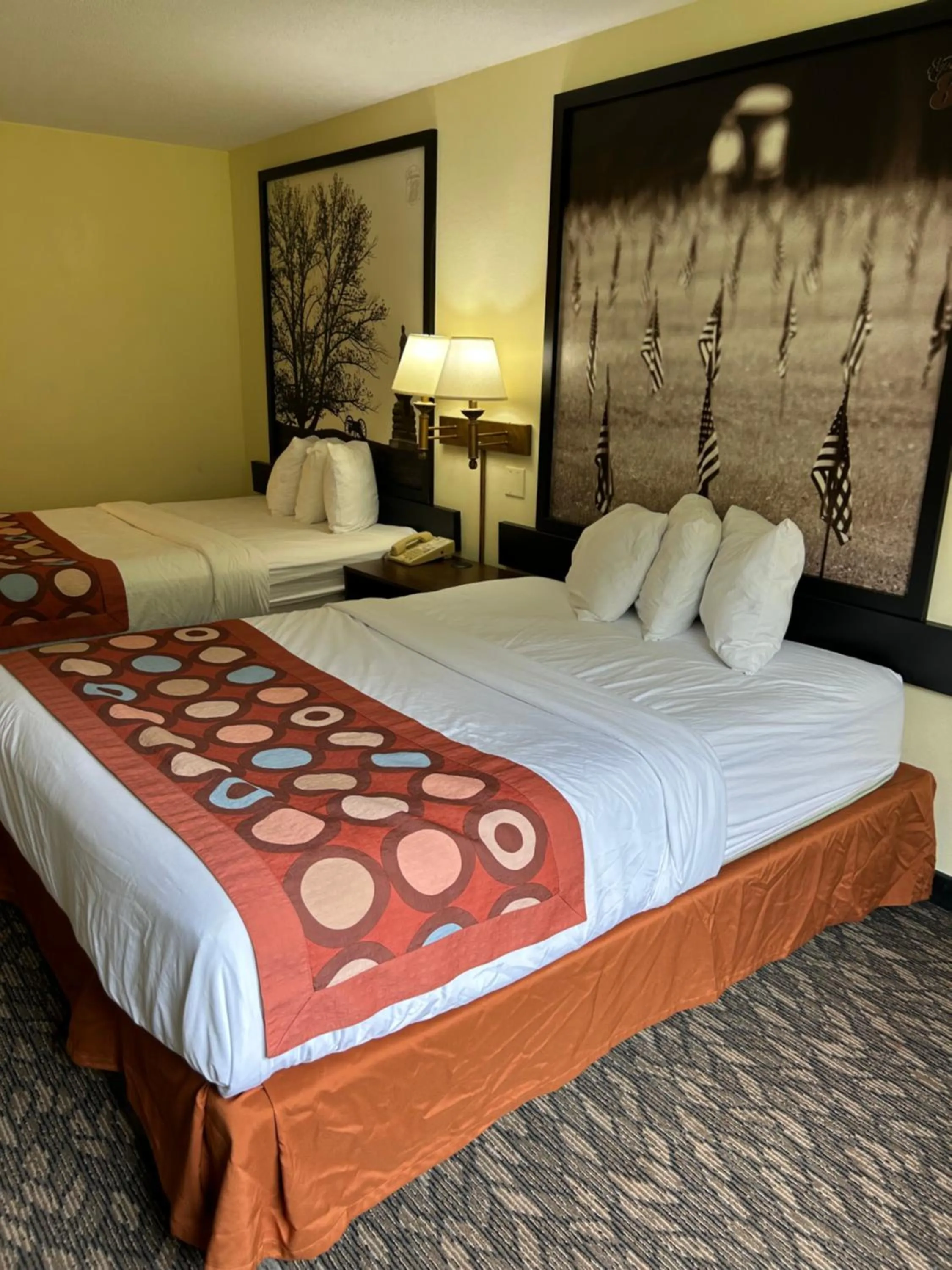 Bedroom, Bed in Super 8 by Wyndham Gettysburg
