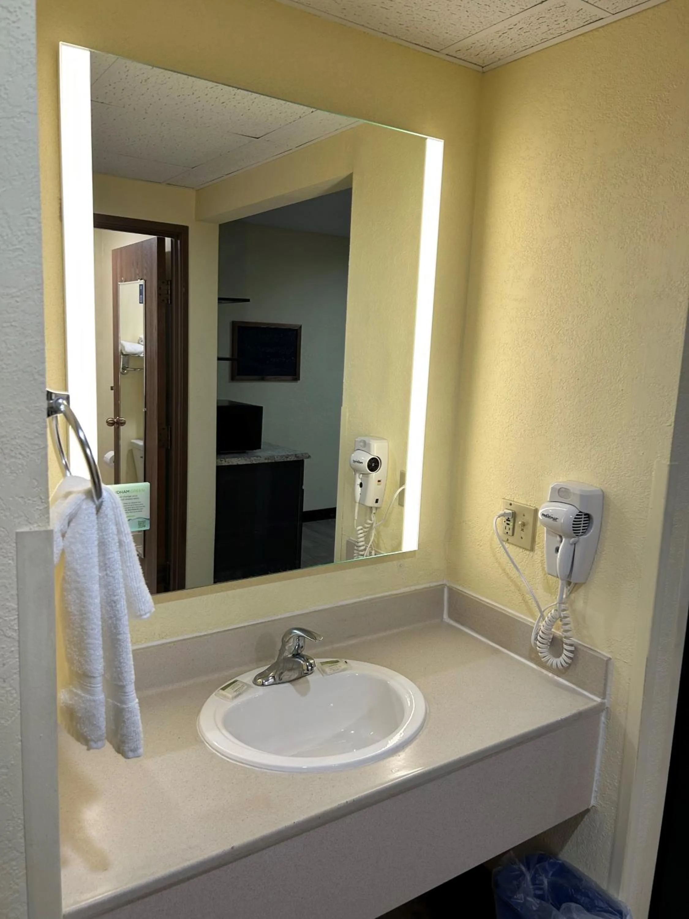 Bathroom in Super 8 by Wyndham Gettysburg