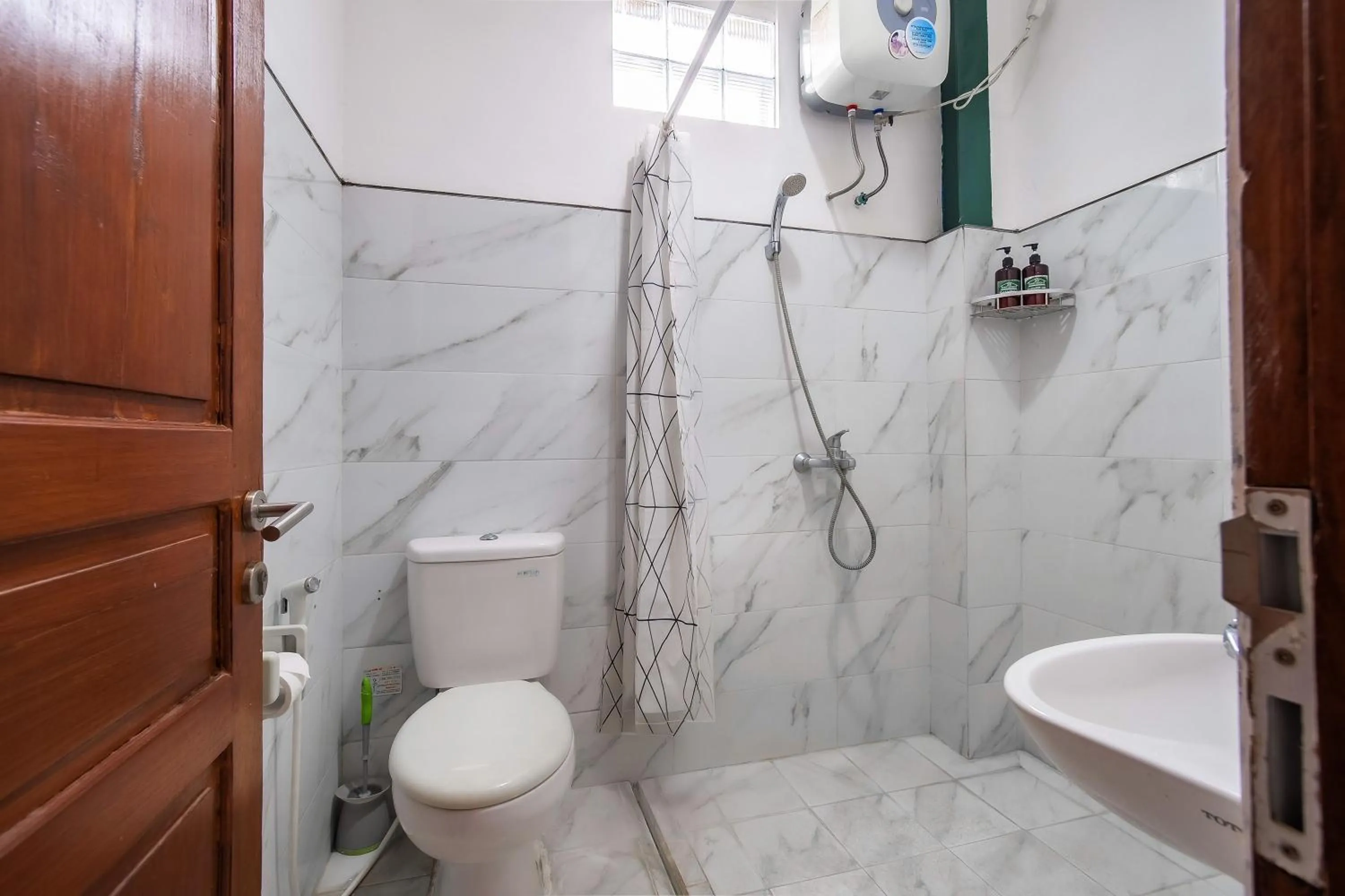 Shower in Omah Gerjen 29