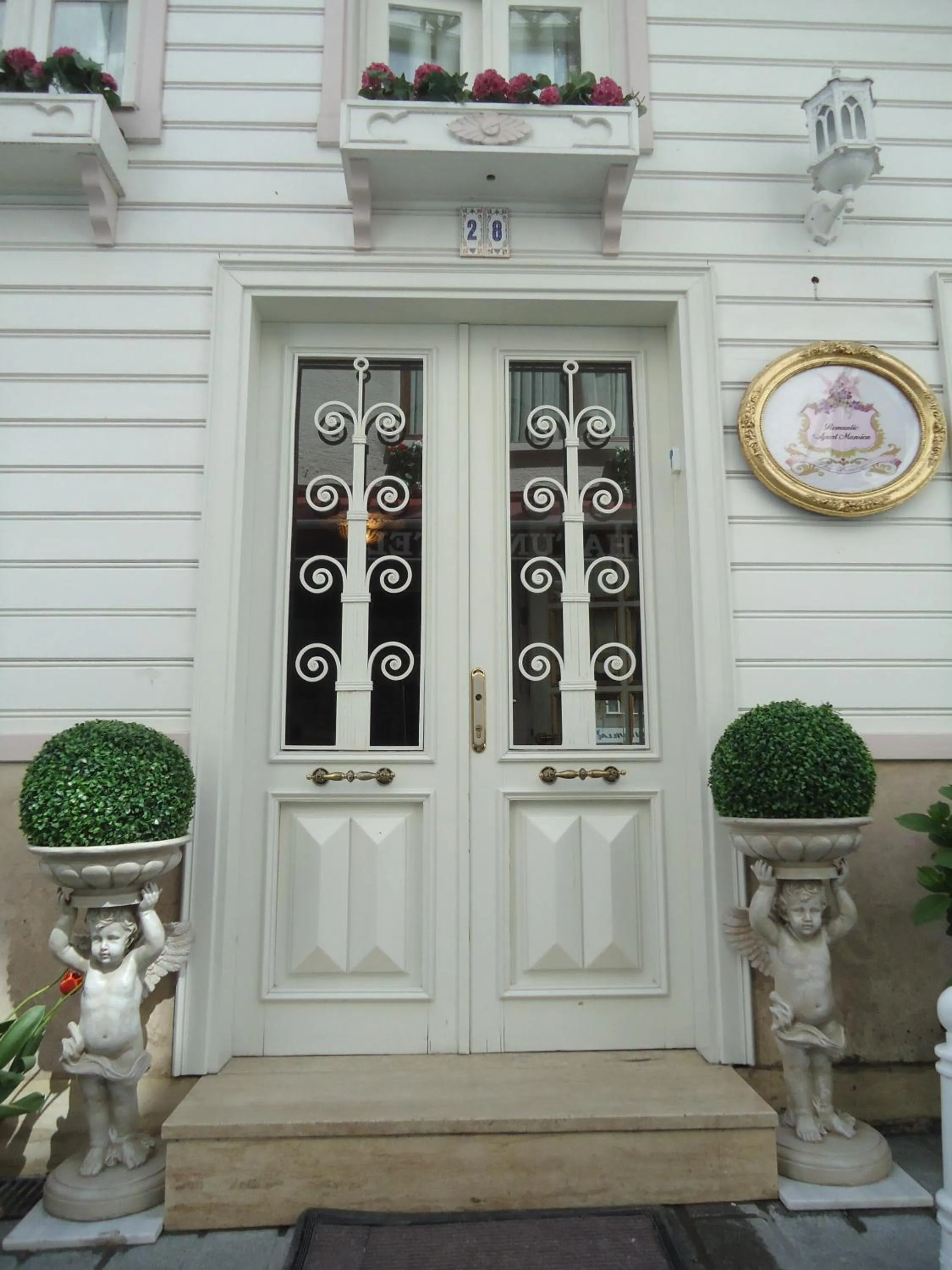 Facade/entrance in Romantic Mansion