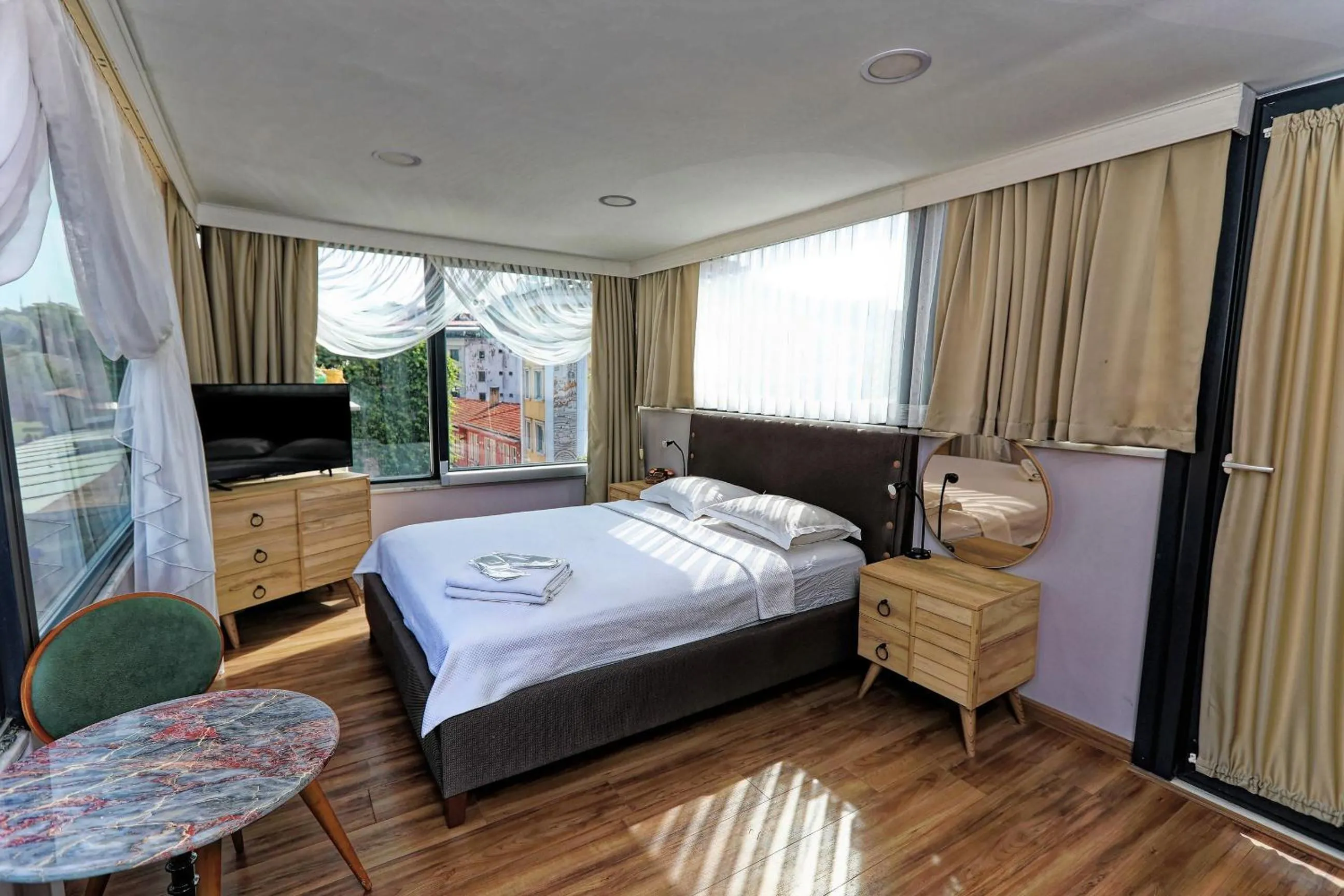 Bedroom, Bed in Romantic Mansion