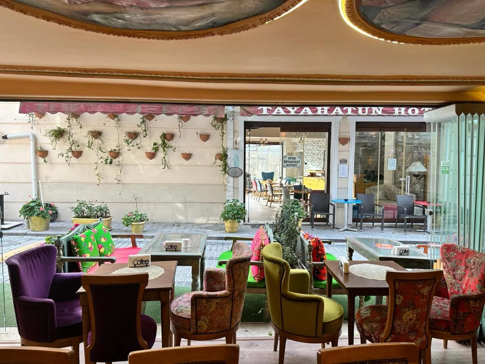 Restaurant/places to eat in Romantic Mansion