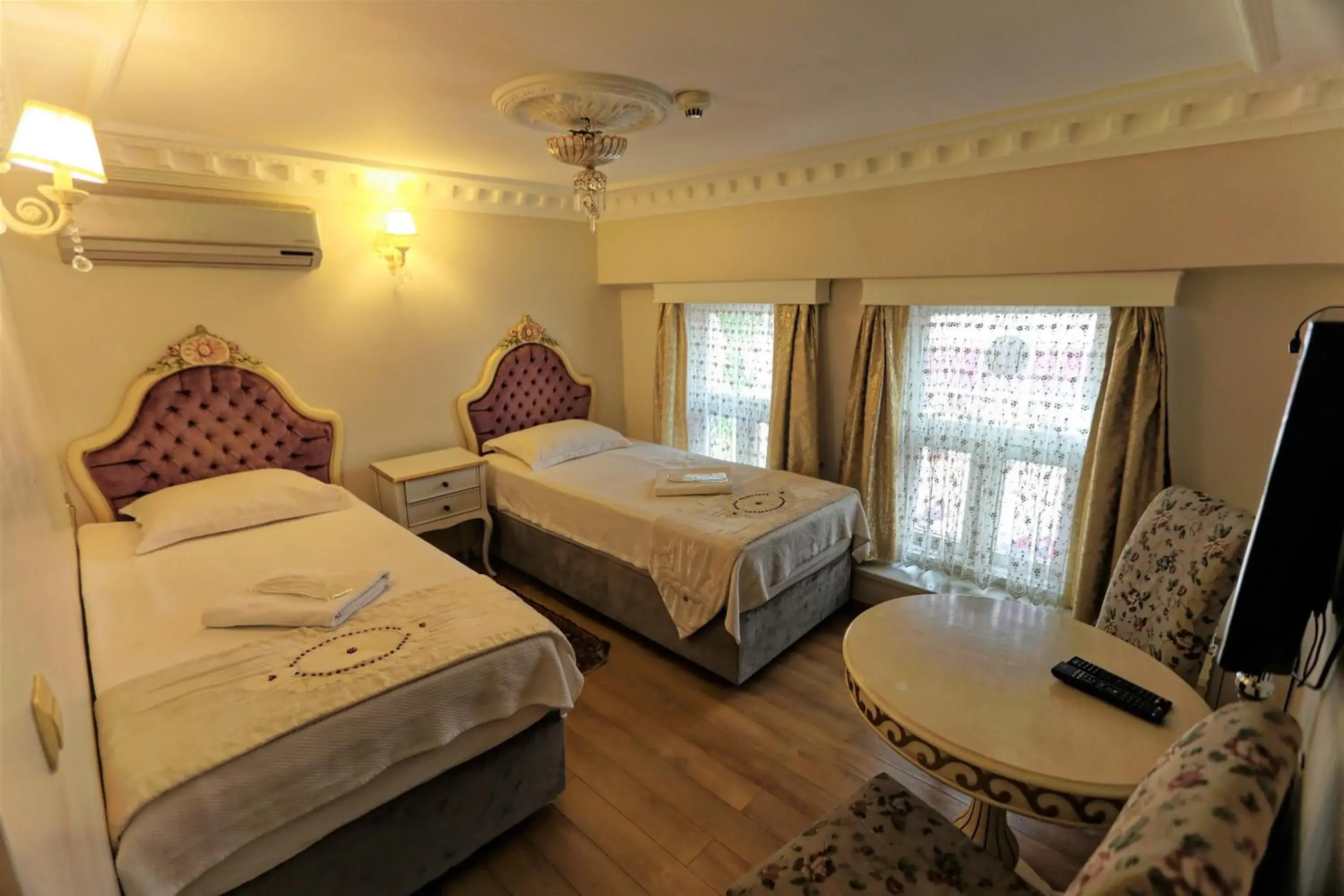 Family Suite in Romantic Mansion Family Suite in Romantic Mansion