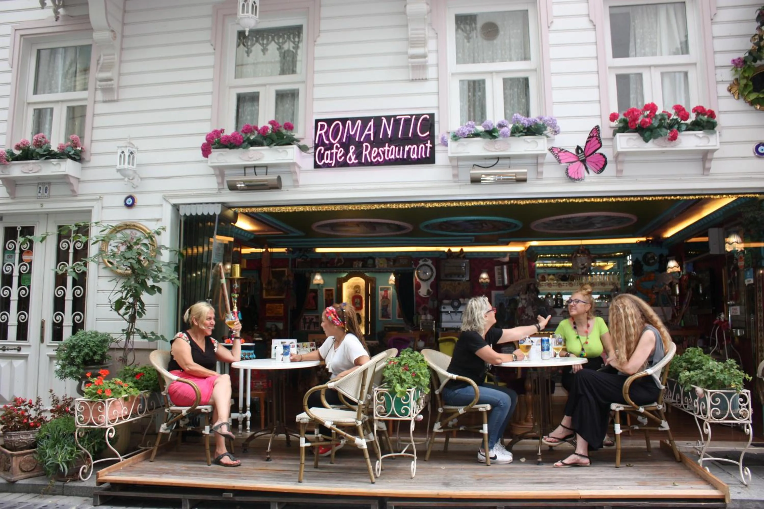 Restaurant/places to eat in Romantic Mansion