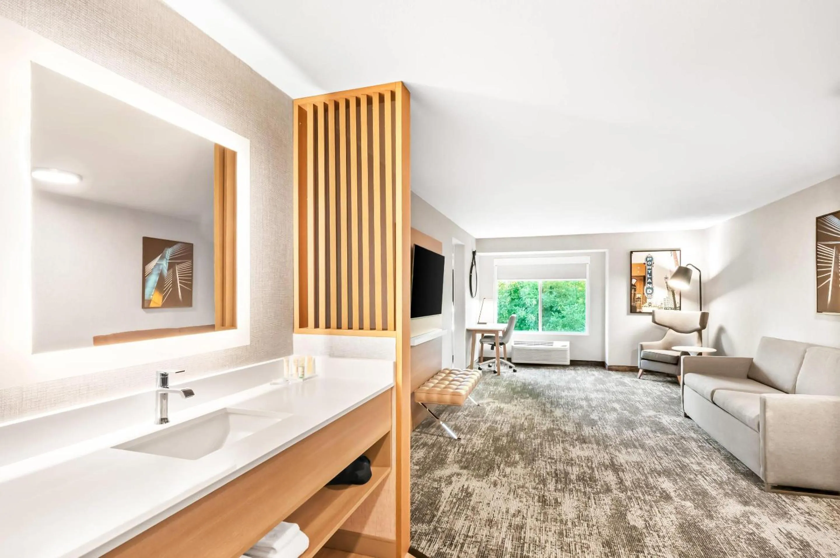 Bedroom in Radisson Hotel Portland Airport