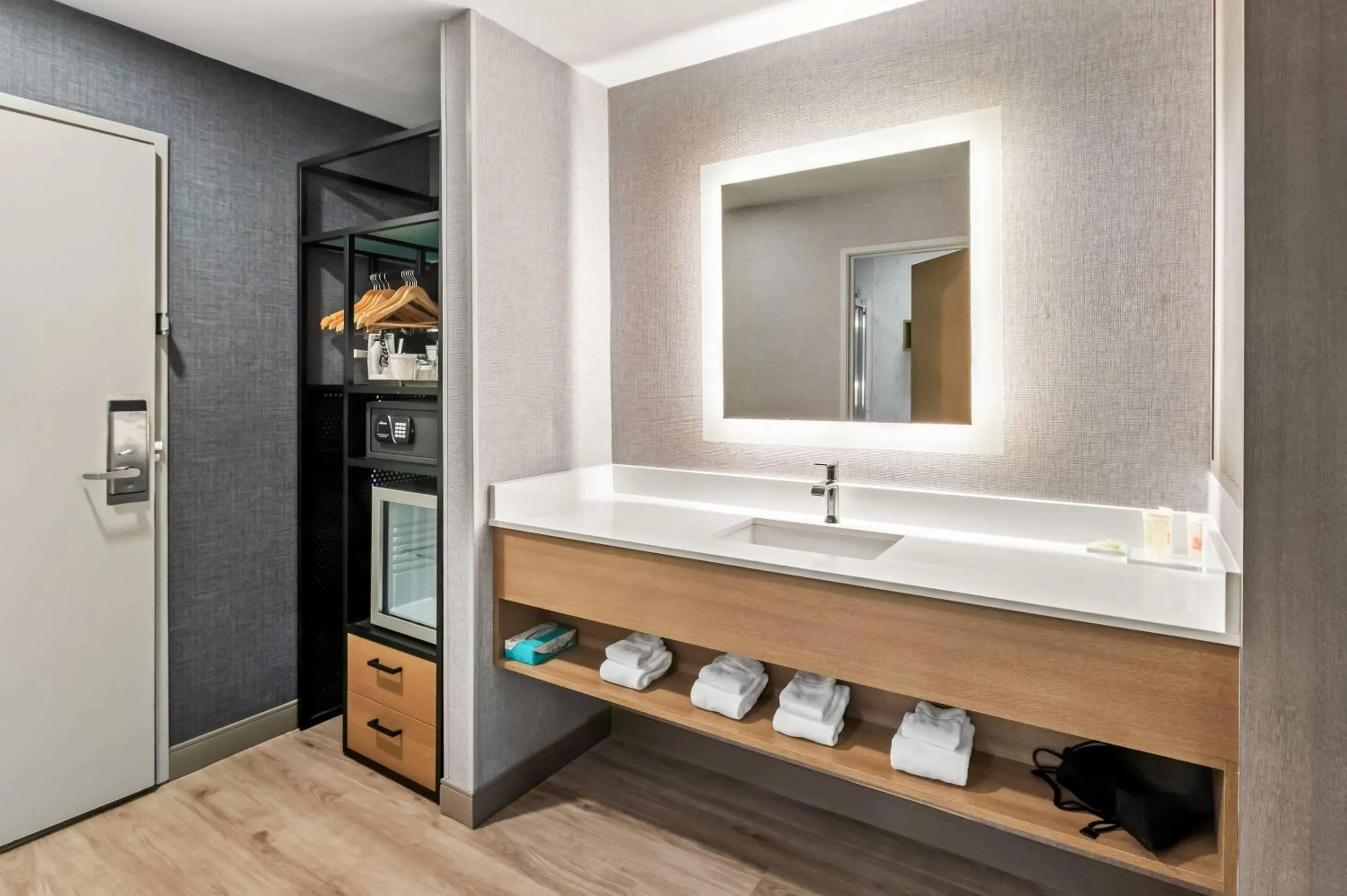 Bedroom in Radisson Hotel Portland Airport